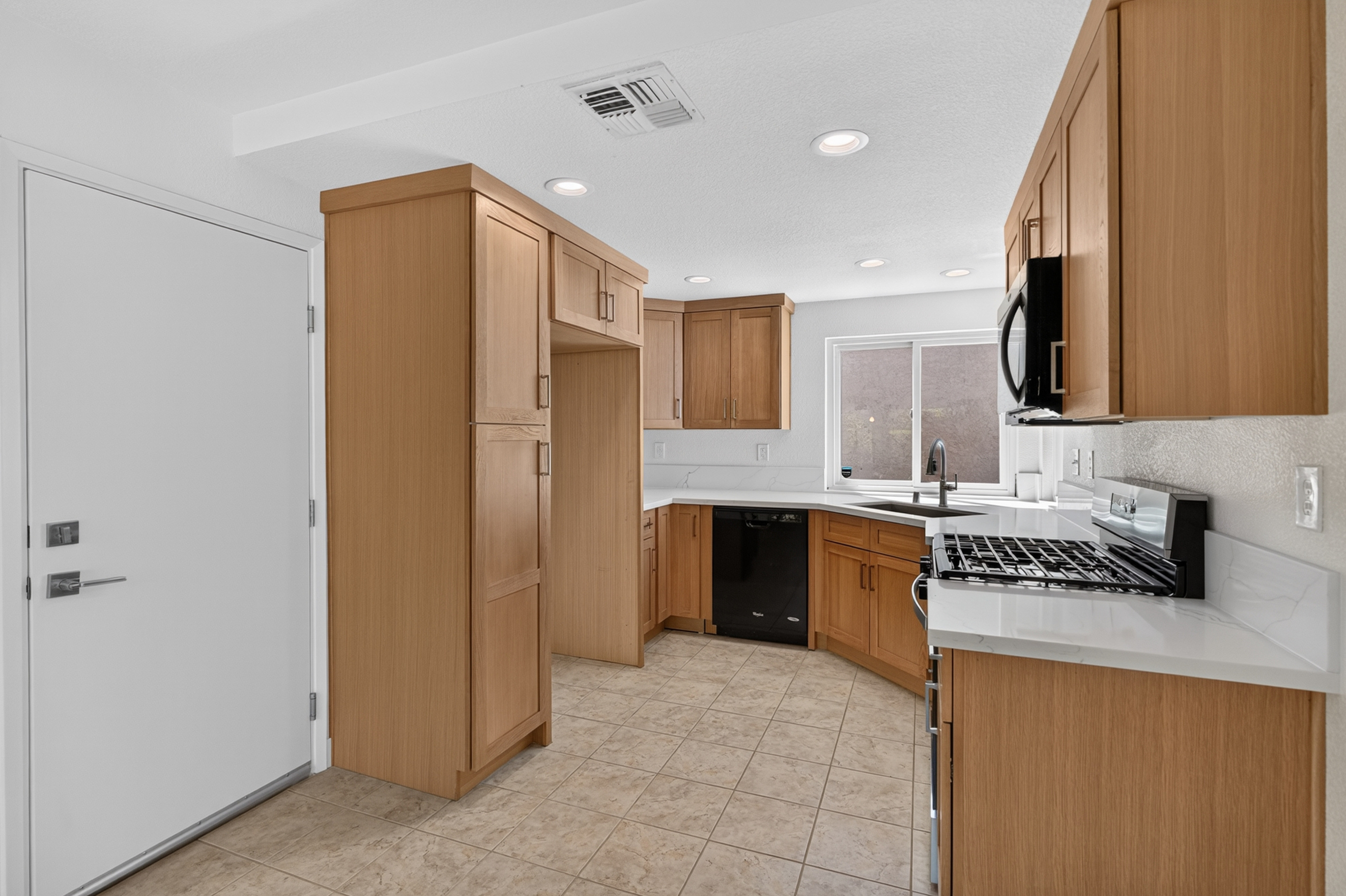  8048 Cardale Way, Sacramento, CA 95829 - 物件實景