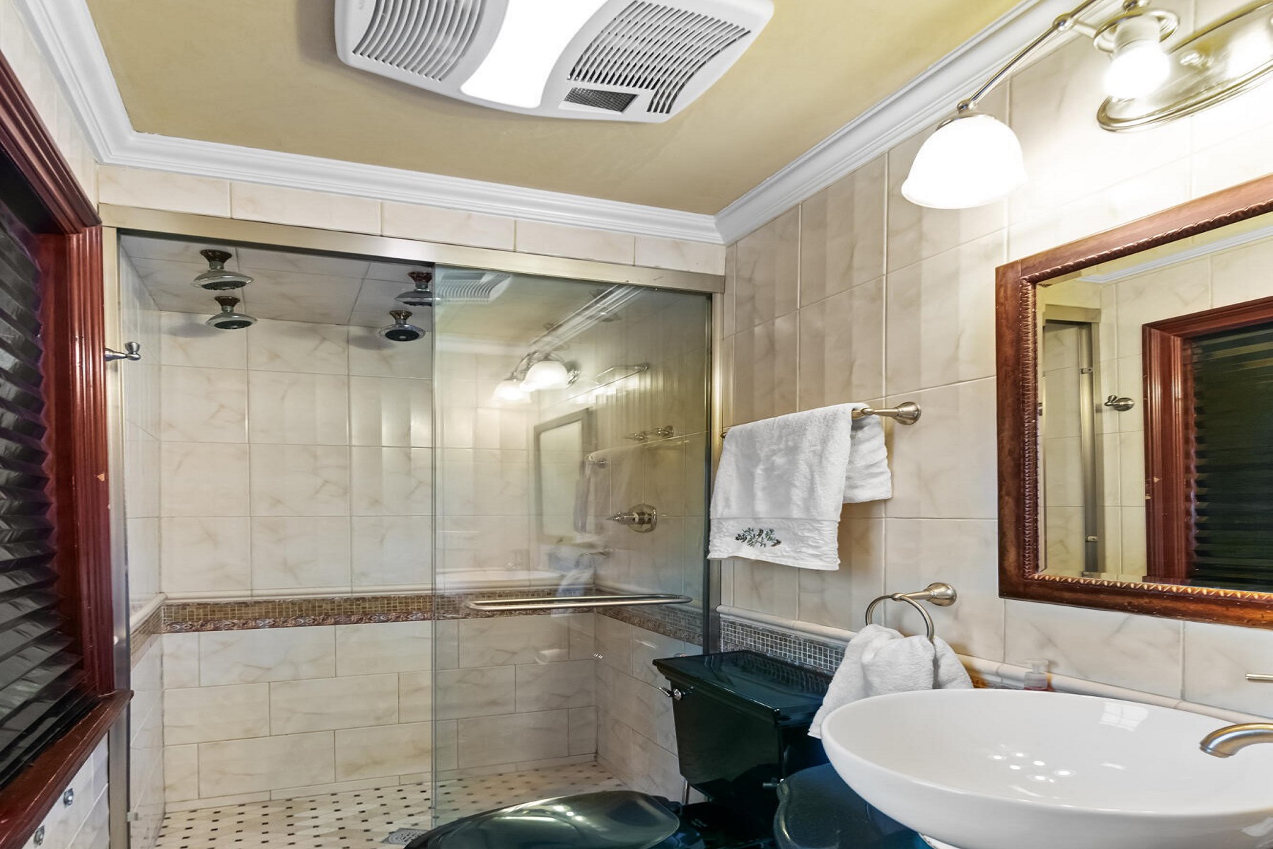  668 Stewart Avenue - 物件實景