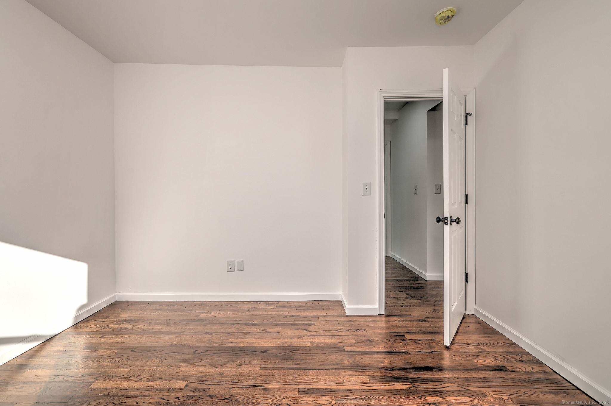 Hamden, Connecticut, 06514, United States, 8 Bedrooms Bedrooms, ,3 BathroomsBathrooms,Residential,For Sale,1940598