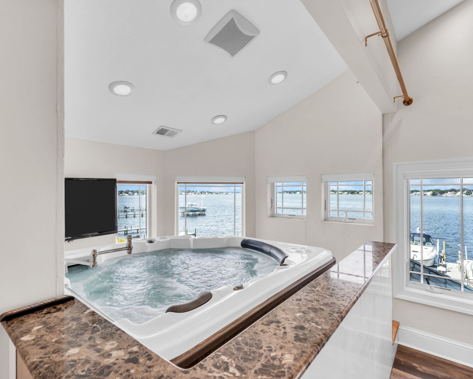  Finely Crafted Riverfront Luxury in Sandy Point - 物件實景