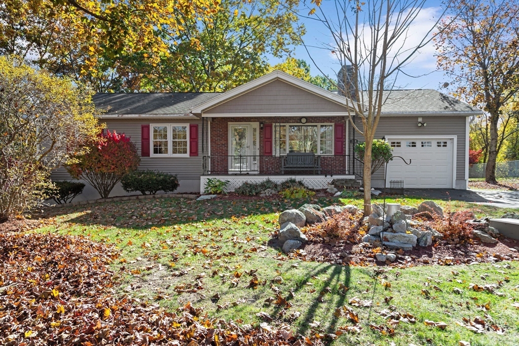 Methuen, Massachusetts, 01844, United States, 3 Bedrooms Bedrooms, ,1 BathroomBathrooms,Residential,For Sale,1981024