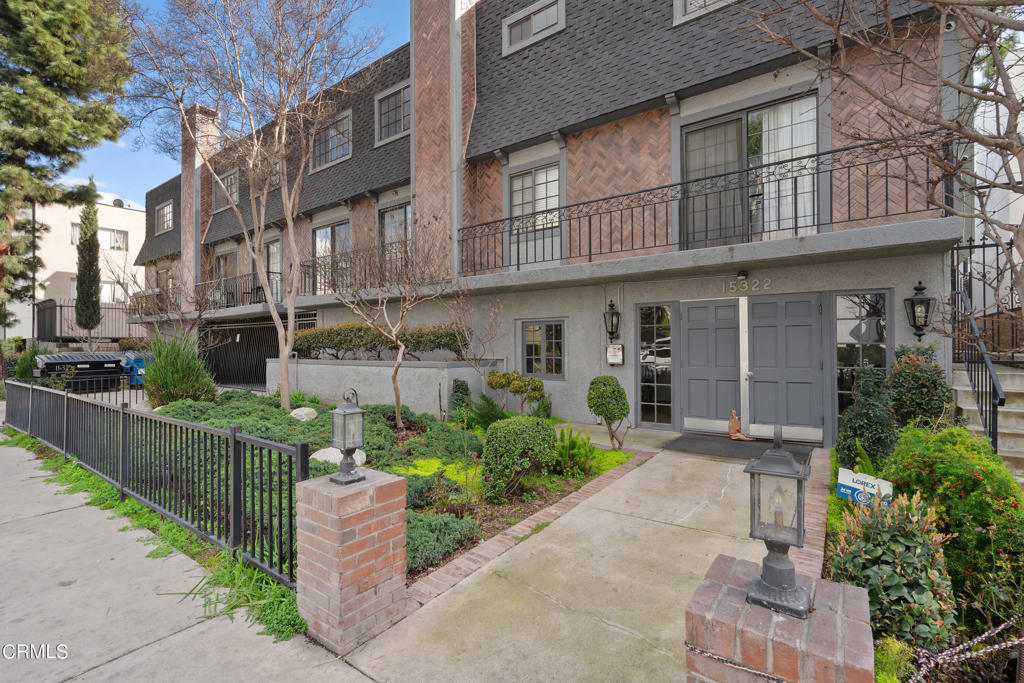 15322 Weddington Street #3, Sherman Oaks, California, 91411, United States, 2 Bedrooms Bedrooms, ,2 BathroomsBathrooms,Residential,For Sale,15322 Weddington Street #3,1621498