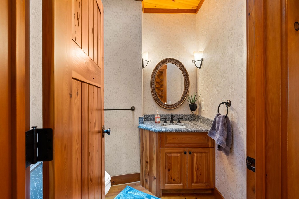 Bonners Ferry, Idaho, 83805, United States, 3 Bedrooms Bedrooms, ,4 BathroomsBathrooms,Residential,For Sale,1984473