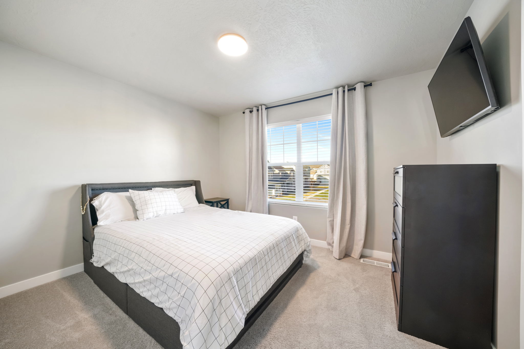 Eagle Mountain, Utah, 84005, United States, 3 Bedrooms Bedrooms, ,3 BathroomsBathrooms,Residential,For Sale,1993826