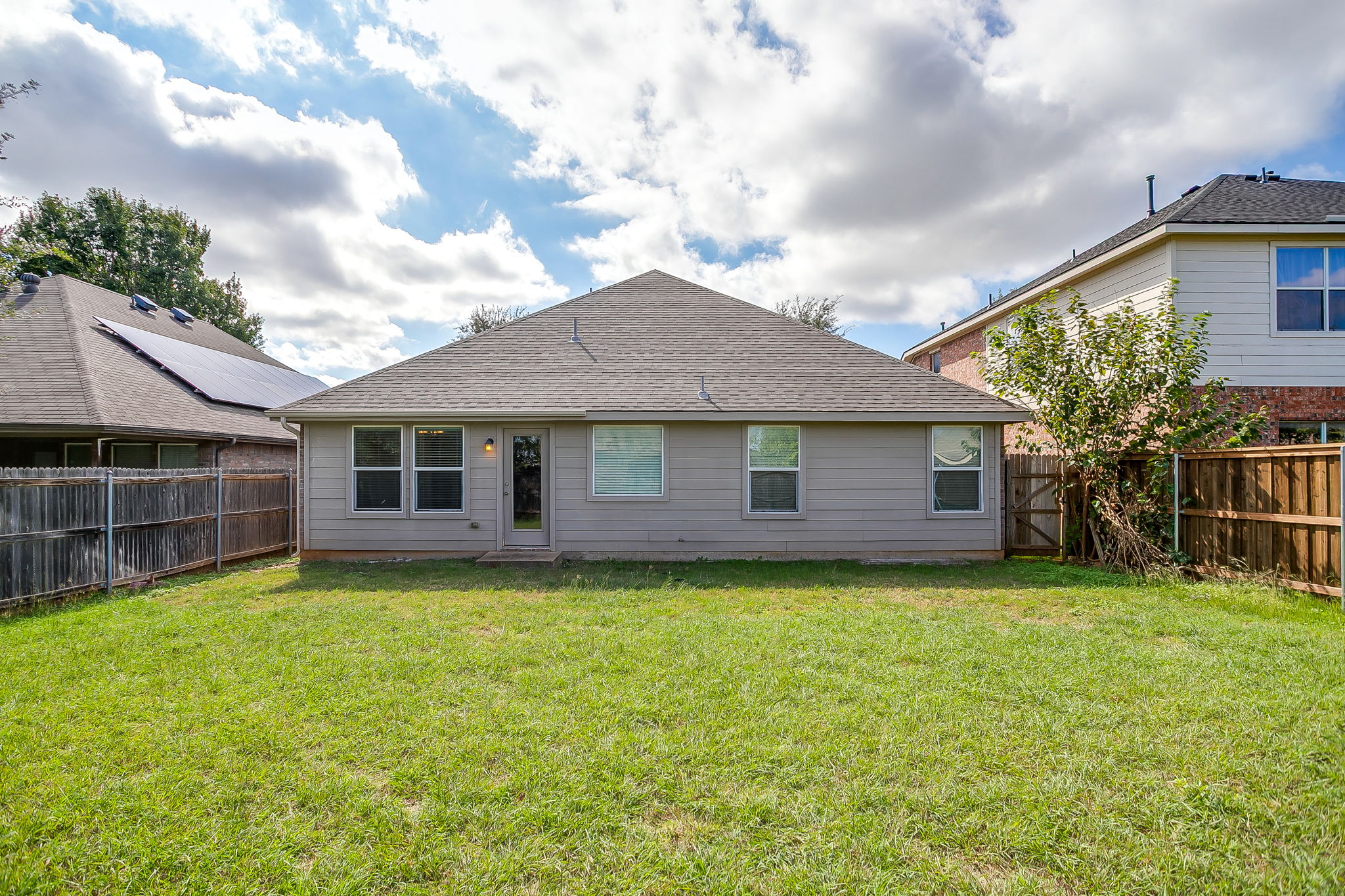  637 Brooks Street, Crowley, TX, 76036 - 物件實景