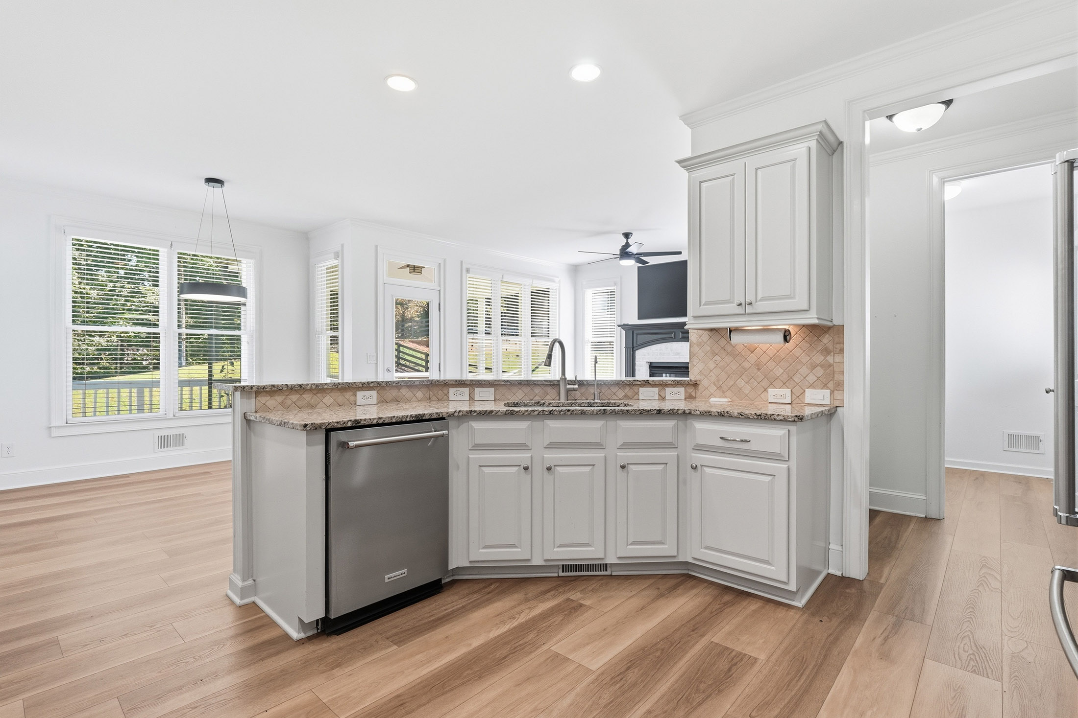  Beautifully Appointed Home in Sought-After Woodmont - 物件實景