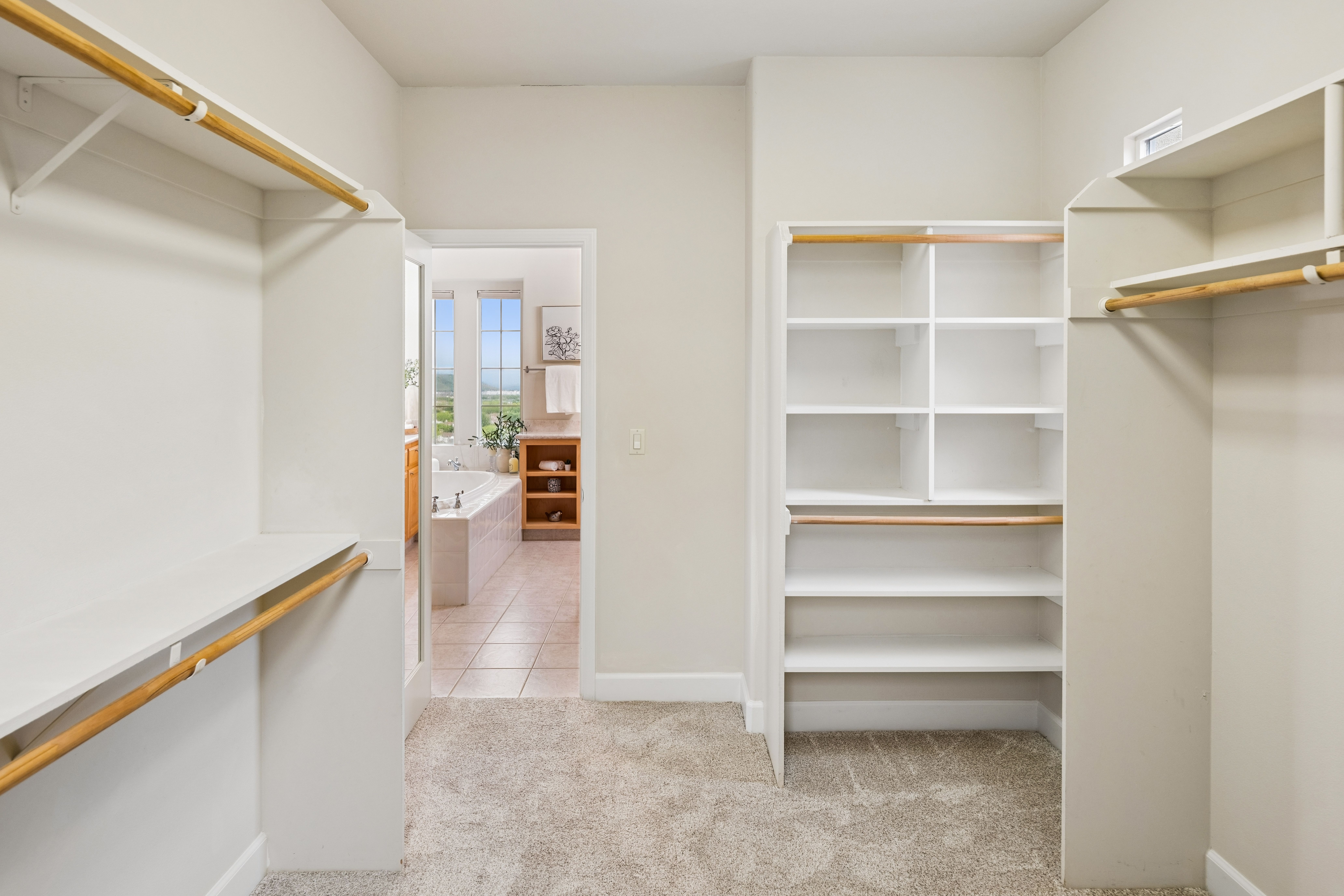  Panoramic Views and Timeless Design in This Stunning Shapell ?Gallery? Residence - 物件實景