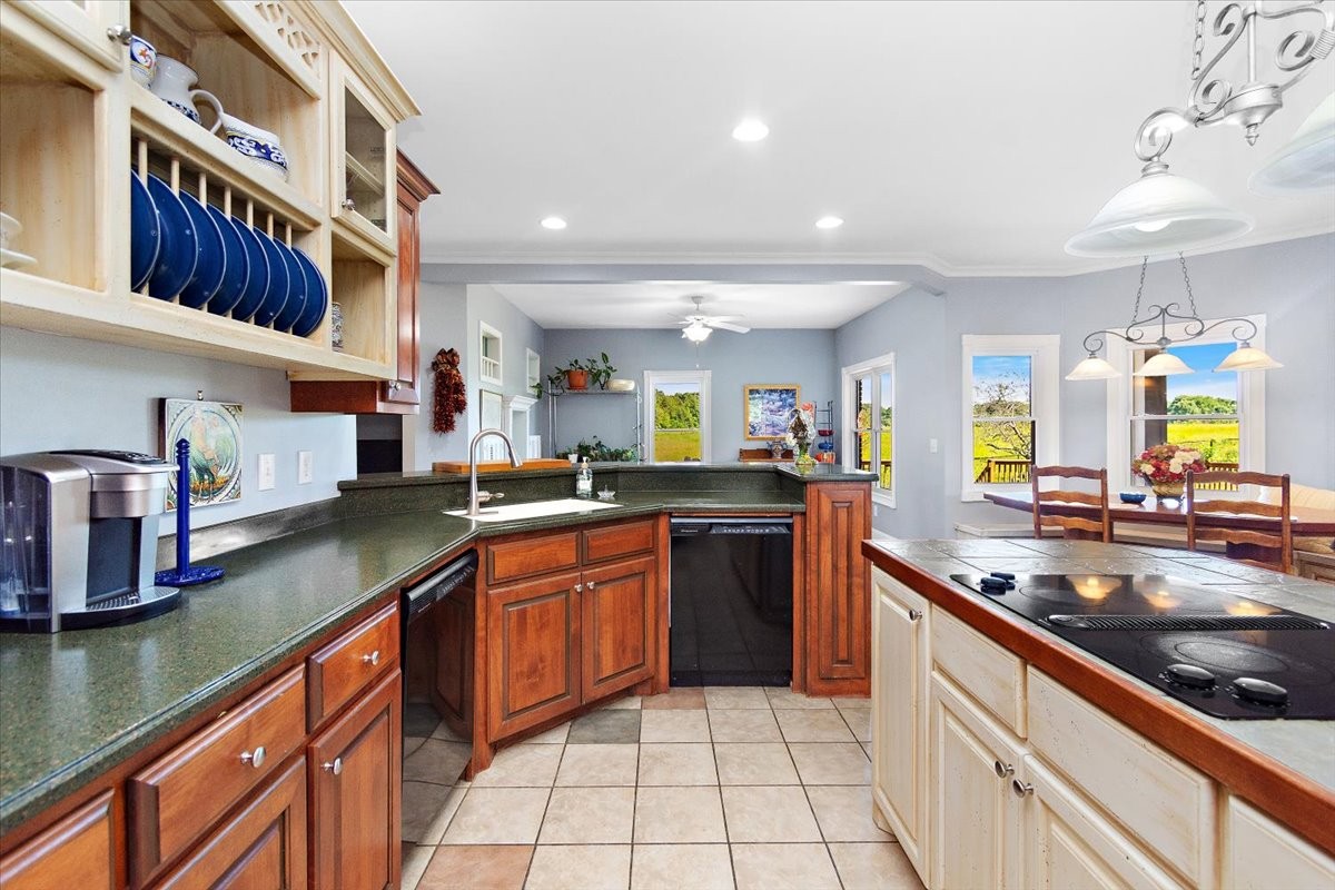 Leoma, Tennessee, 38468, United States, 3 Bedrooms Bedrooms, ,3 BathroomsBathrooms,Residential,For Sale,1938715