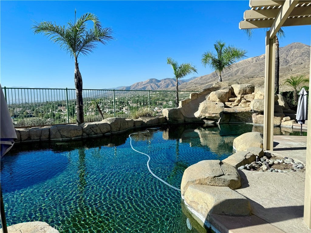 Highland, California, 92346, United States, 5 Bedrooms Bedrooms, ,5 BathroomsBathrooms,Residential,For Sale,1989215