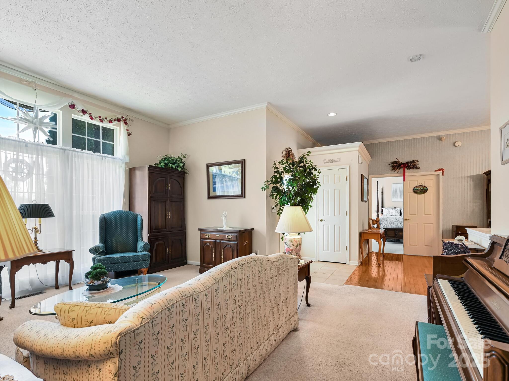 Hendersonville, North Carolina, 28739, United States, 3 Bedrooms Bedrooms, ,3 BathroomsBathrooms,Residential,For Sale,2005496