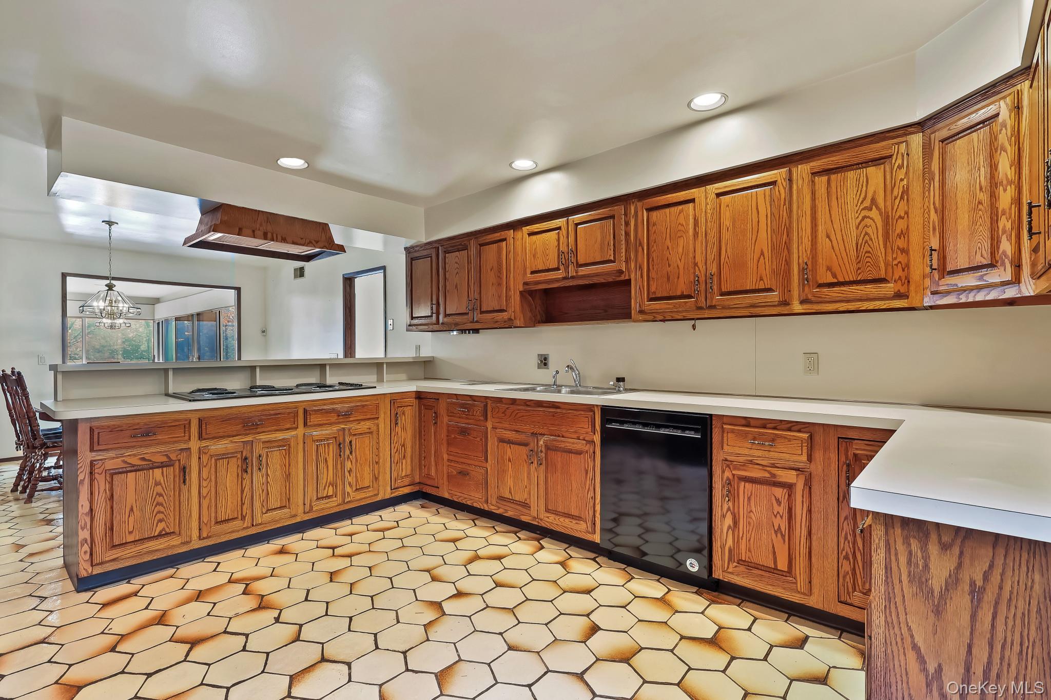 Harrison, New York, 10528, United States, 4 Bedrooms Bedrooms, ,5 BathroomsBathrooms,Residential,For Sale,1989402