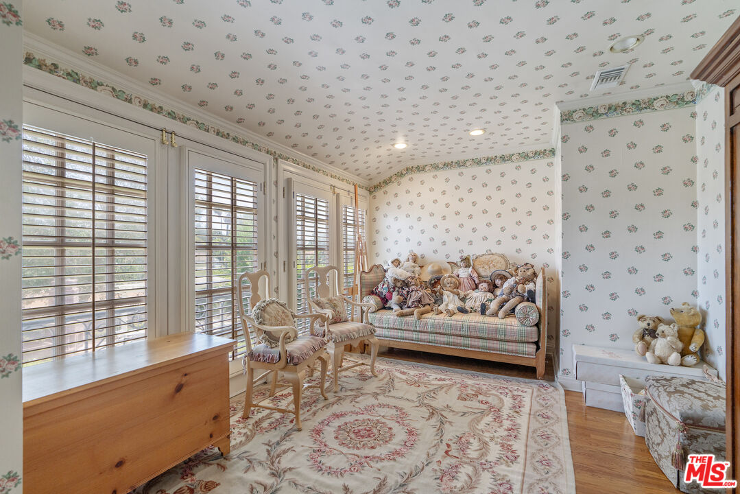 Los Angeles, California, 90004, United States, 6 Bedrooms Bedrooms, ,7 BathroomsBathrooms,Residential,For Sale,1907510