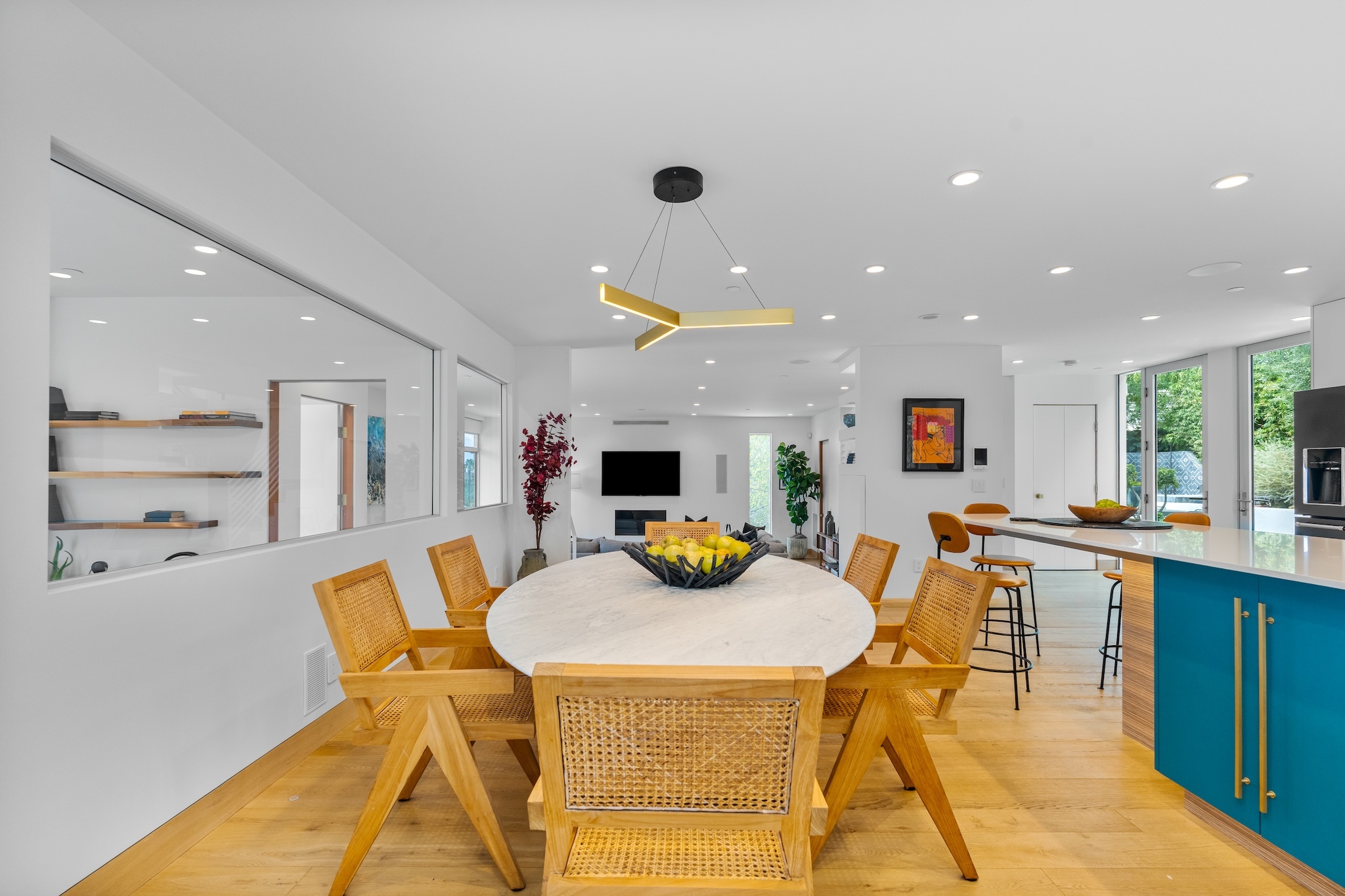  2129 Redcliff St - 物件實景
