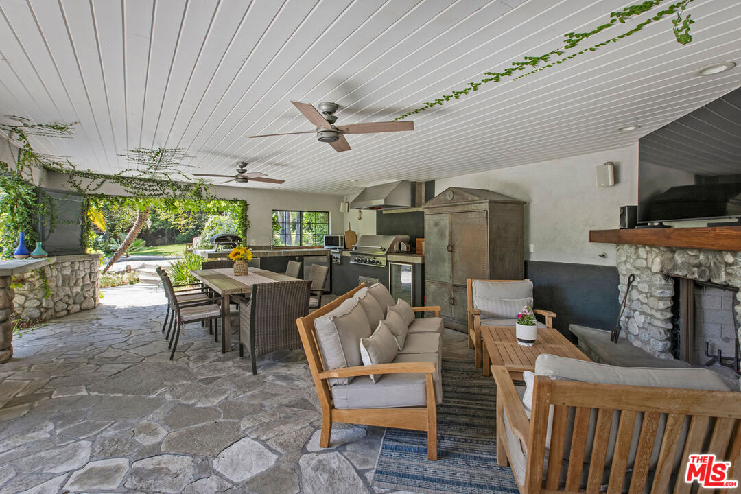 Altadena, California, 91001, United States, 4 Bedrooms Bedrooms, ,4 BathroomsBathrooms,Residential,For Sale,1992160