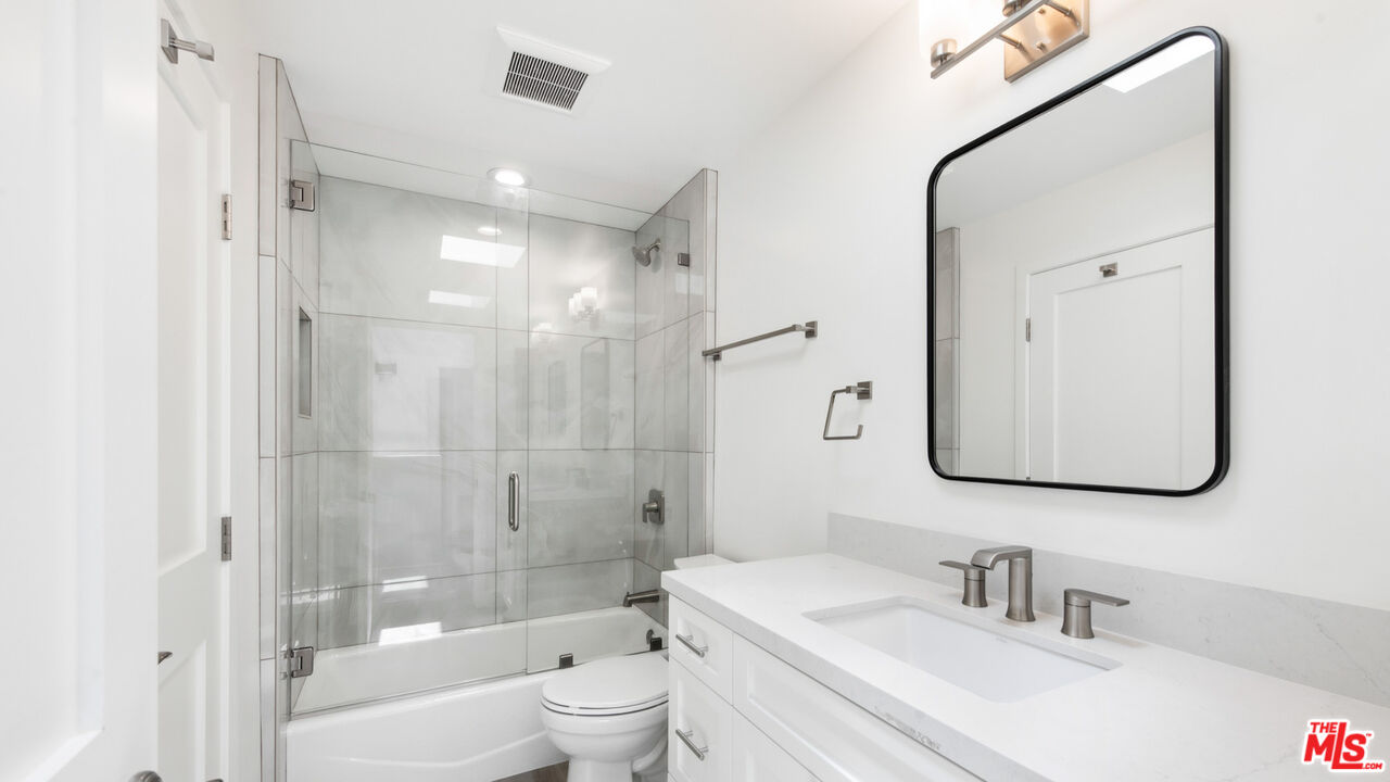 Malibu, California, 90265, United States, 2 Bedrooms Bedrooms, ,1 BathroomBathrooms,Residential,For Sale,1895662
