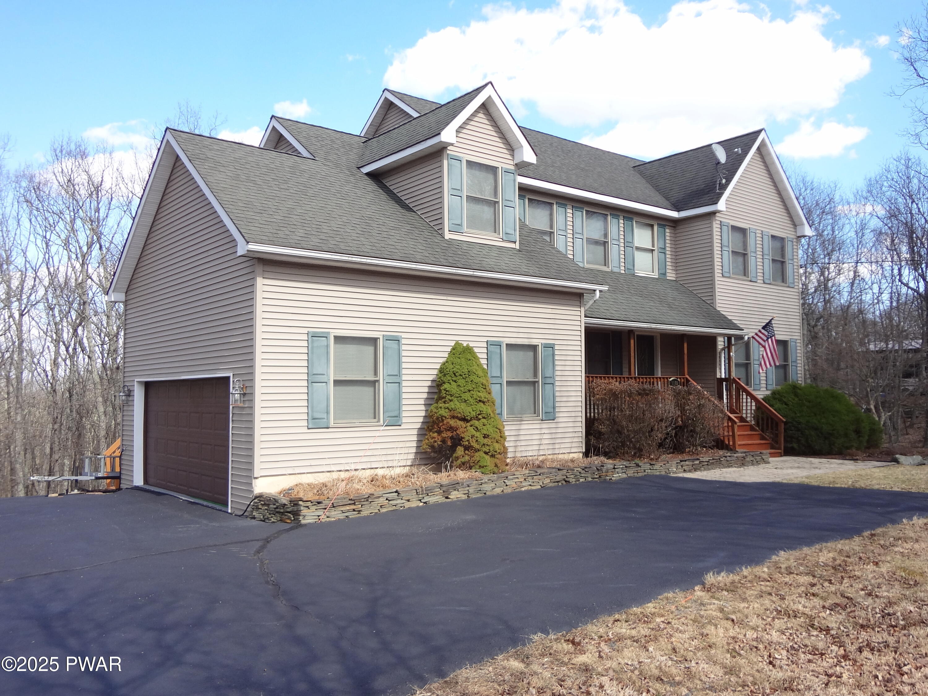 Hawley, Pennsylvania, 18428, United States, 4 Bedrooms Bedrooms, ,3 BathroomsBathrooms,Residential,For Sale,1983271
