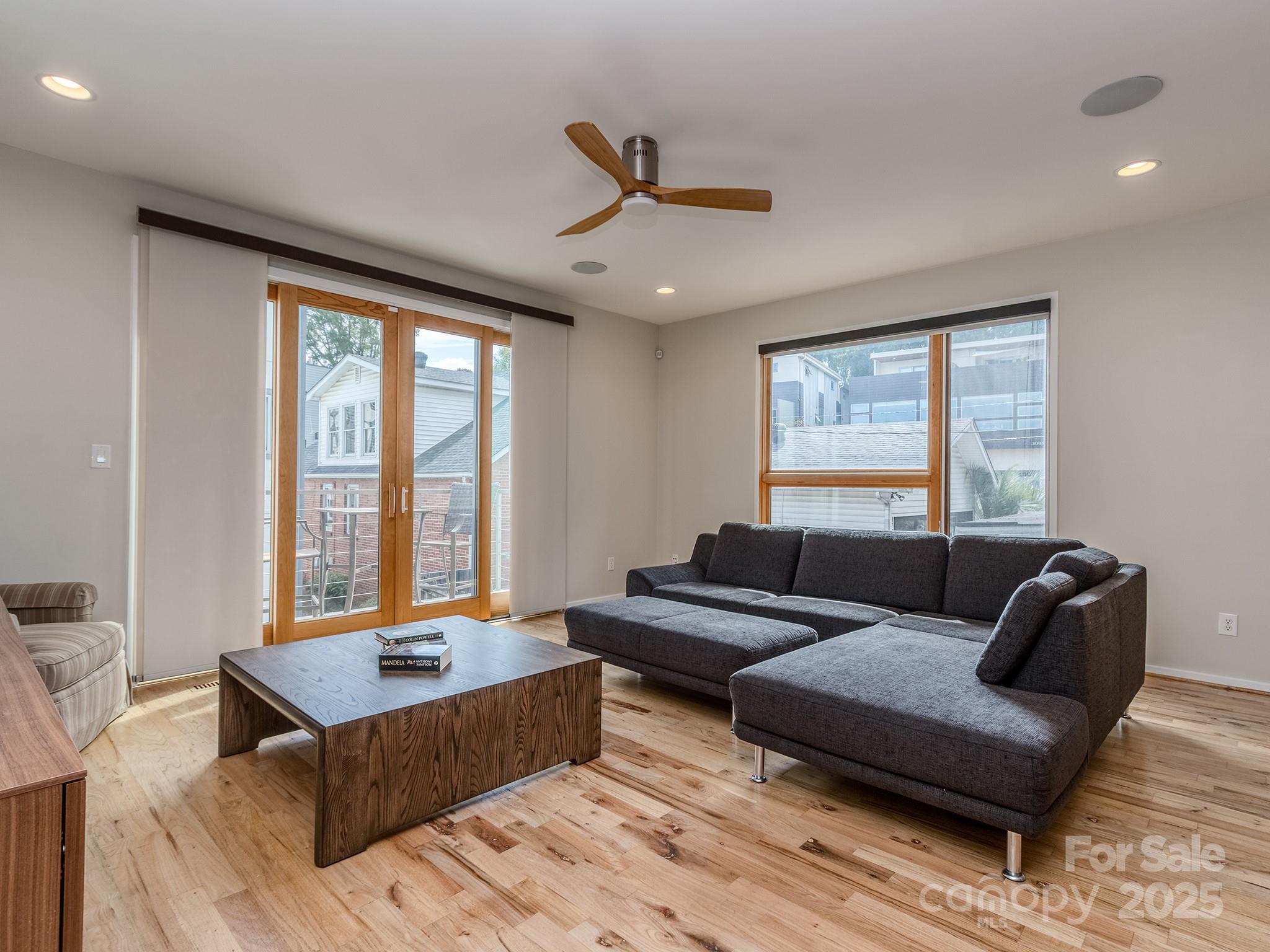 Charlotte, North Carolina, 28202, United States, 2 Bedrooms Bedrooms, ,3 BathroomsBathrooms,Residential,For Sale,1986288