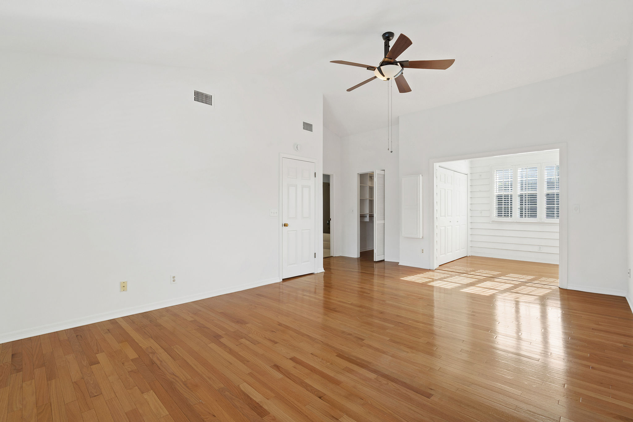 St. Peterburg, Florida, 33704, United States, 4 Bedrooms Bedrooms, ,3 BathroomsBathrooms,Residential,For Sale,2018608