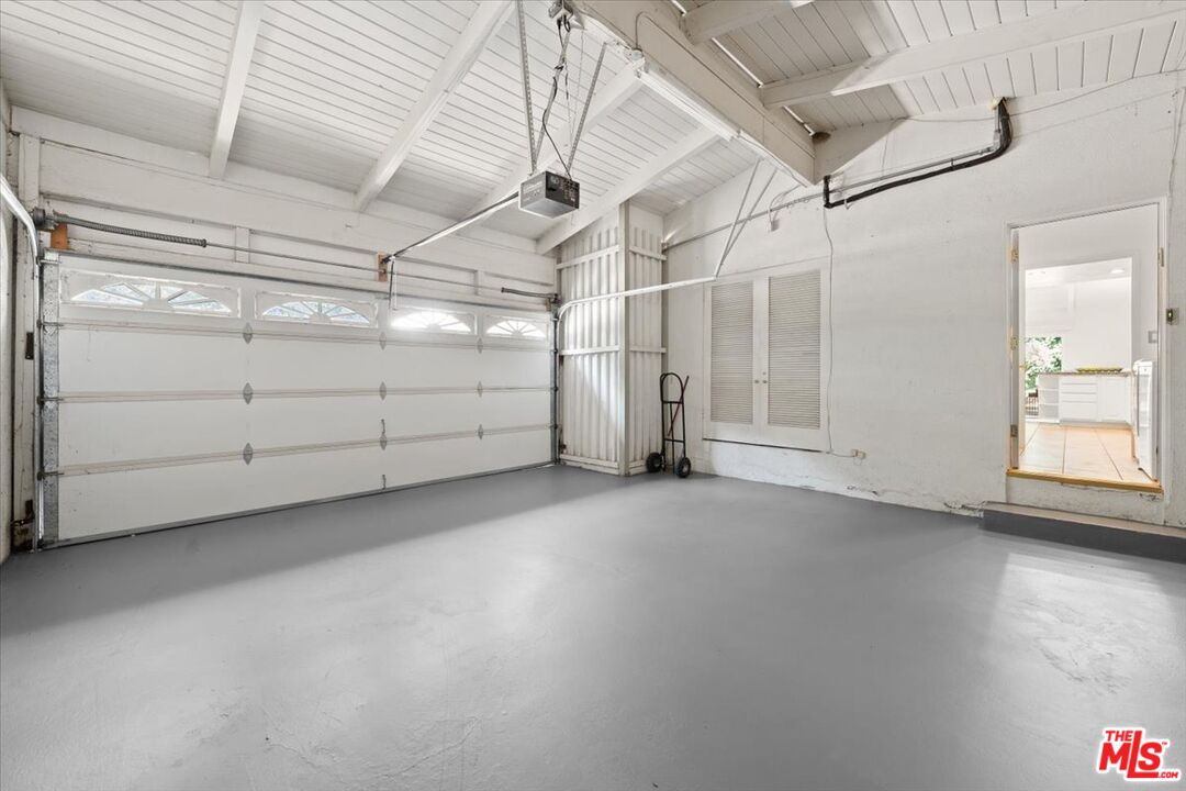 Los Angeles, California, 90049, United States, 3 Bedrooms Bedrooms, ,3 BathroomsBathrooms,Residential,For Sale,1908650