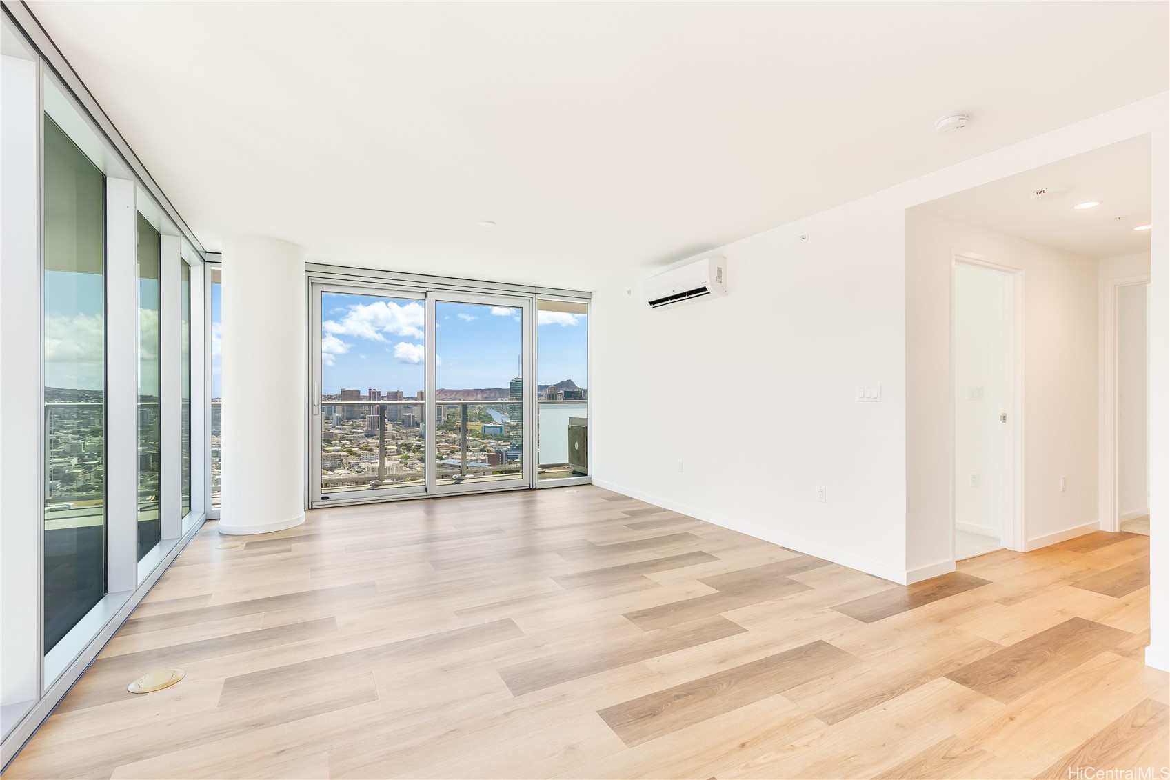 Honolulu, Hawaii, 96814, United States, 2 Bedrooms Bedrooms, ,2 BathroomsBathrooms,Residential,For Sale,1960567