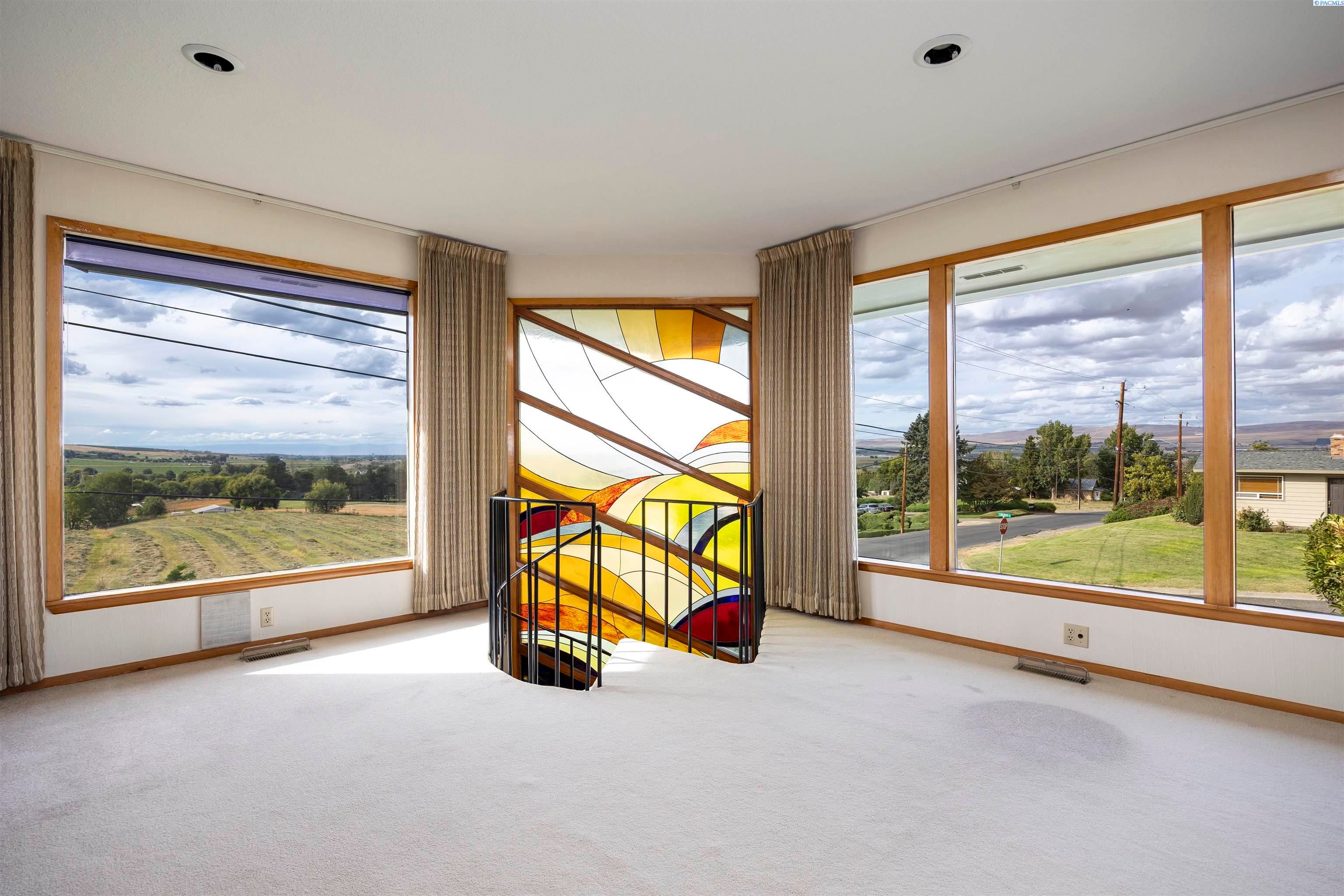 Sunnyside, Washington, 98944, United States, 3 Bedrooms Bedrooms, ,3 BathroomsBathrooms,Residential,For Sale,1973800