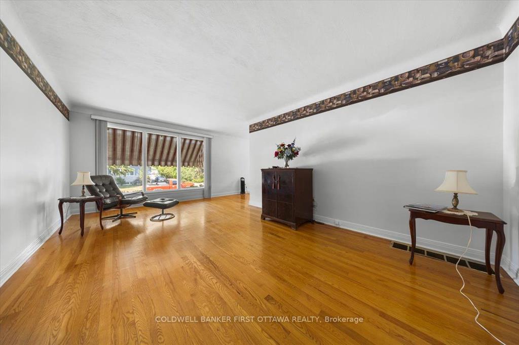 Ottawa, Ontario, K2A 1N7, CA, 3 Bedrooms Bedrooms, ,2 BathroomsBathrooms,Residential,For Sale,1924987