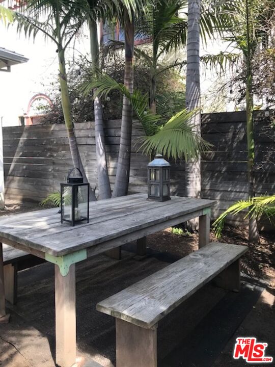 Venice, California, 90291, United States, 2 Bedrooms Bedrooms, ,2 BathroomsBathrooms,Residential,For Sale,1993237