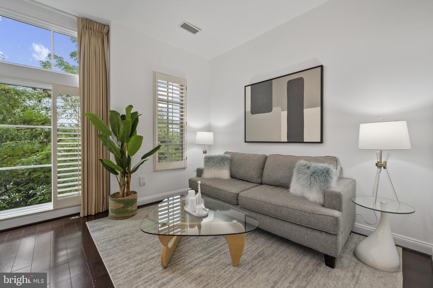 Washington, District of Columbia, 20009, United States, 2 Bedrooms Bedrooms, ,3 BathroomsBathrooms,Residential,For Sale,1950810