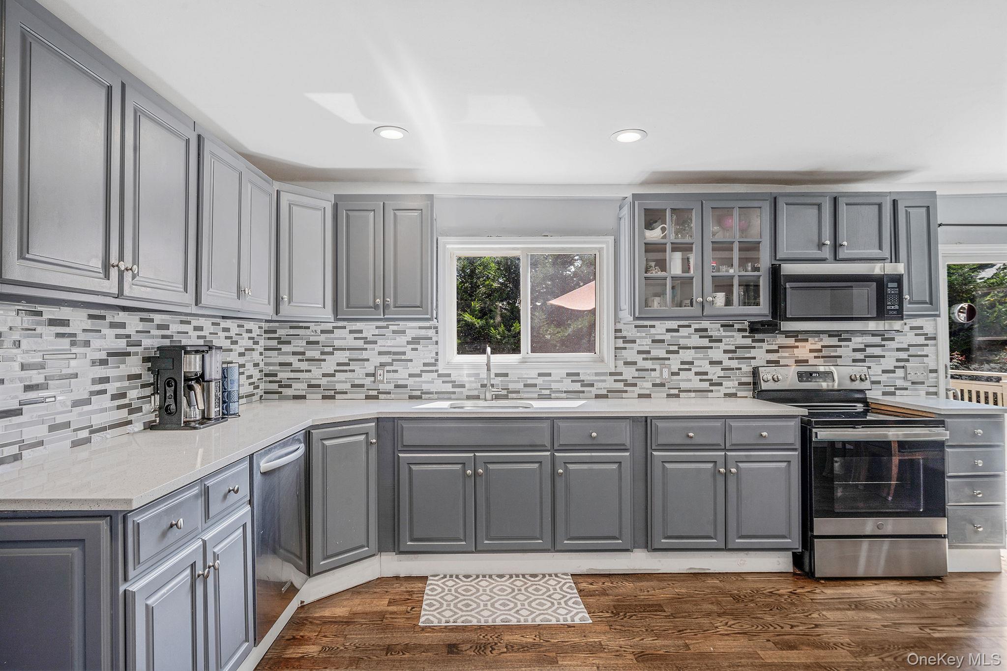 West Islip, New York, 11795, United States, 4 Bedrooms Bedrooms, ,4 BathroomsBathrooms,Residential,For Sale,1925742