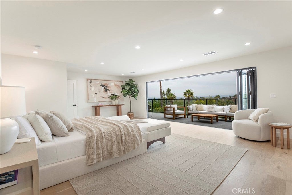 Encino, California, 91316, United States, 6 Bedrooms Bedrooms, ,5 BathroomsBathrooms,Residential,For Sale,1938851