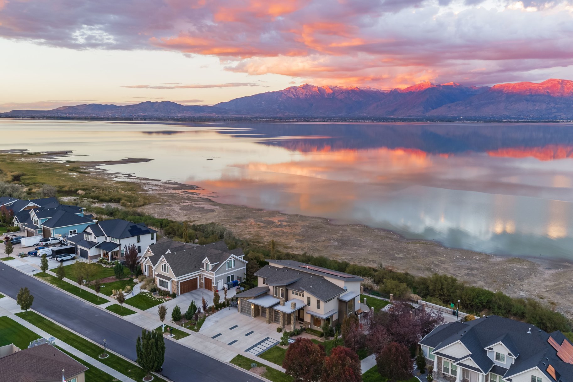  Modern Lakefront Retreat with Breathtaking Lake and Mountain Views - 物件實景