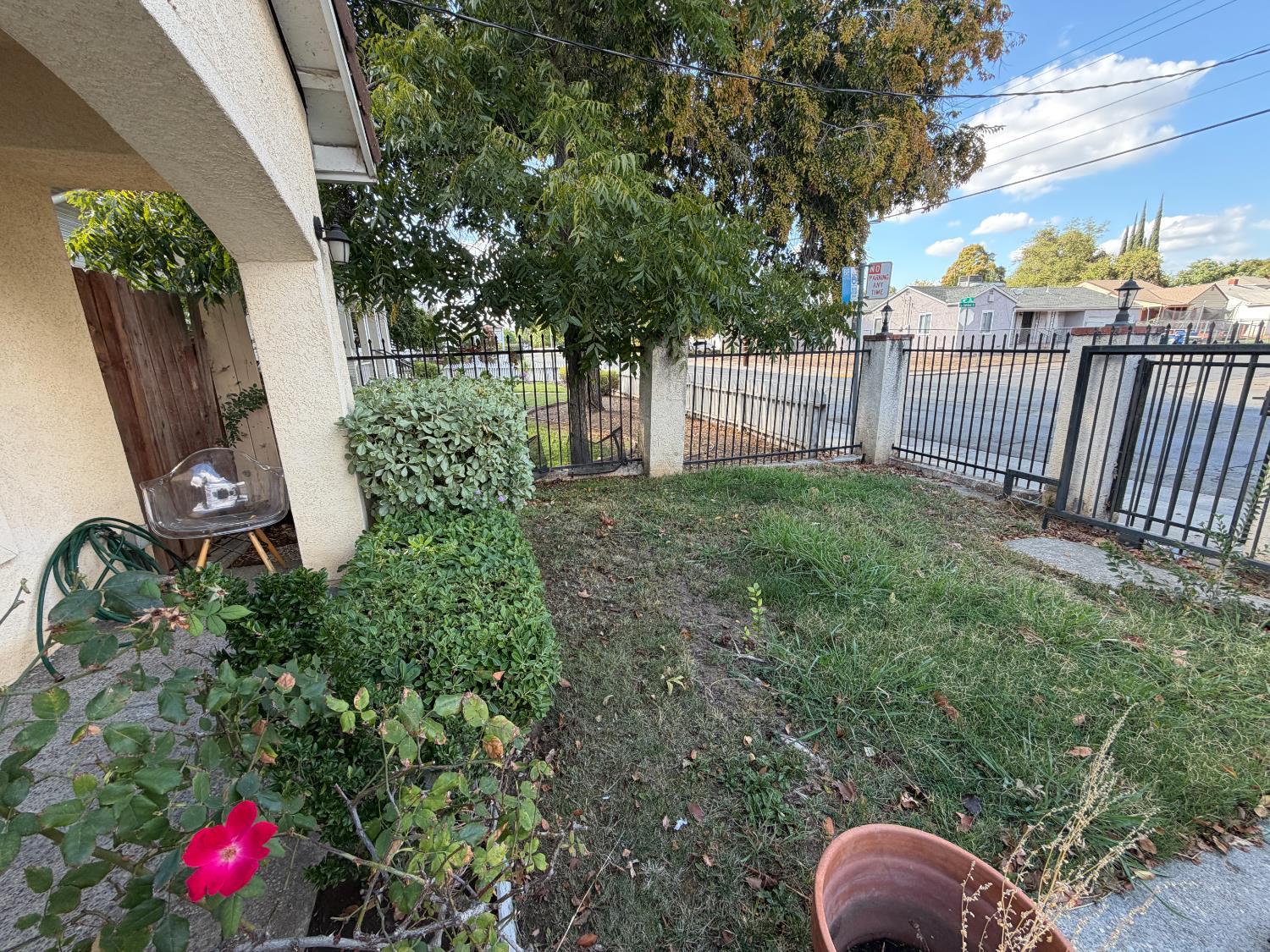 Sacramento, California, 95820, United States, 5 Bedrooms Bedrooms, ,3 BathroomsBathrooms,Residential,For Sale,1976427