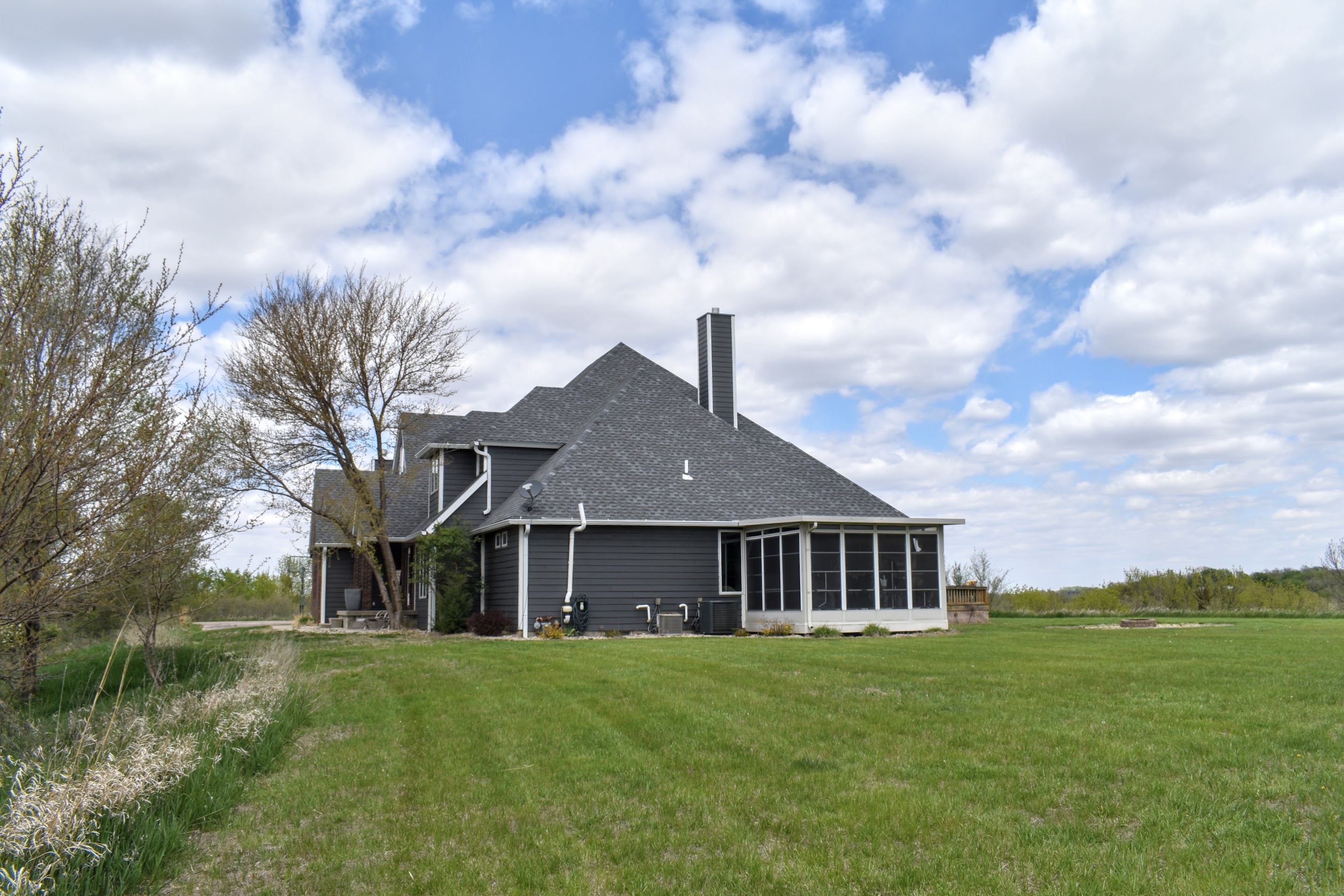 Sioux City, Iowa, 51104, United States, 4 Bedrooms Bedrooms, ,5 BathroomsBathrooms,Residential,For Sale,1989955