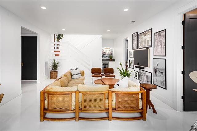 Florence, Alabama, 35630, United States, 4 Bedrooms Bedrooms, ,4 BathroomsBathrooms,Residential,For Sale,1988218