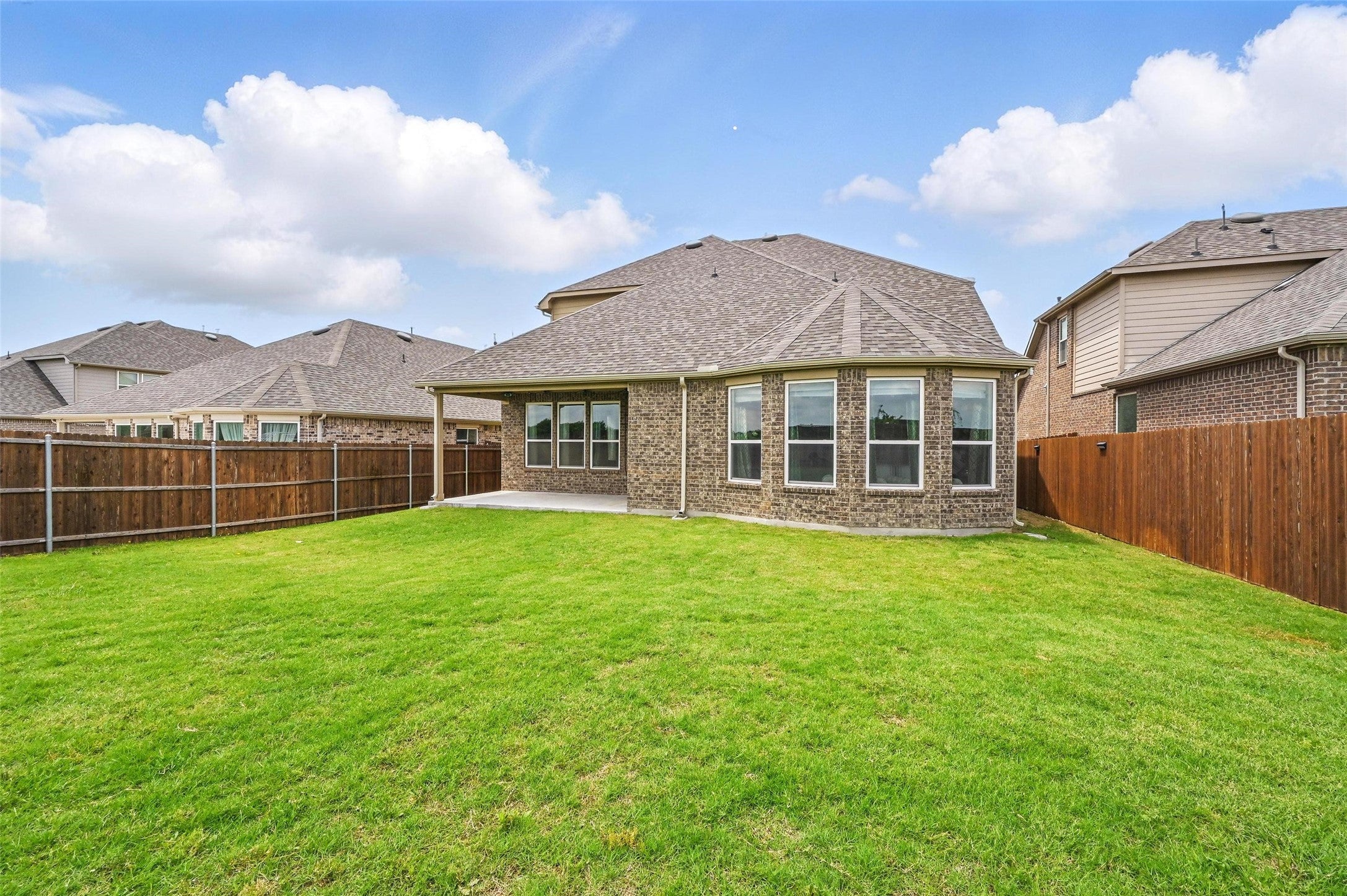 Fort Worth, Texas, 76052, United States, 4 Bedrooms Bedrooms, ,4 BathroomsBathrooms,Residential,For Sale,1980397
