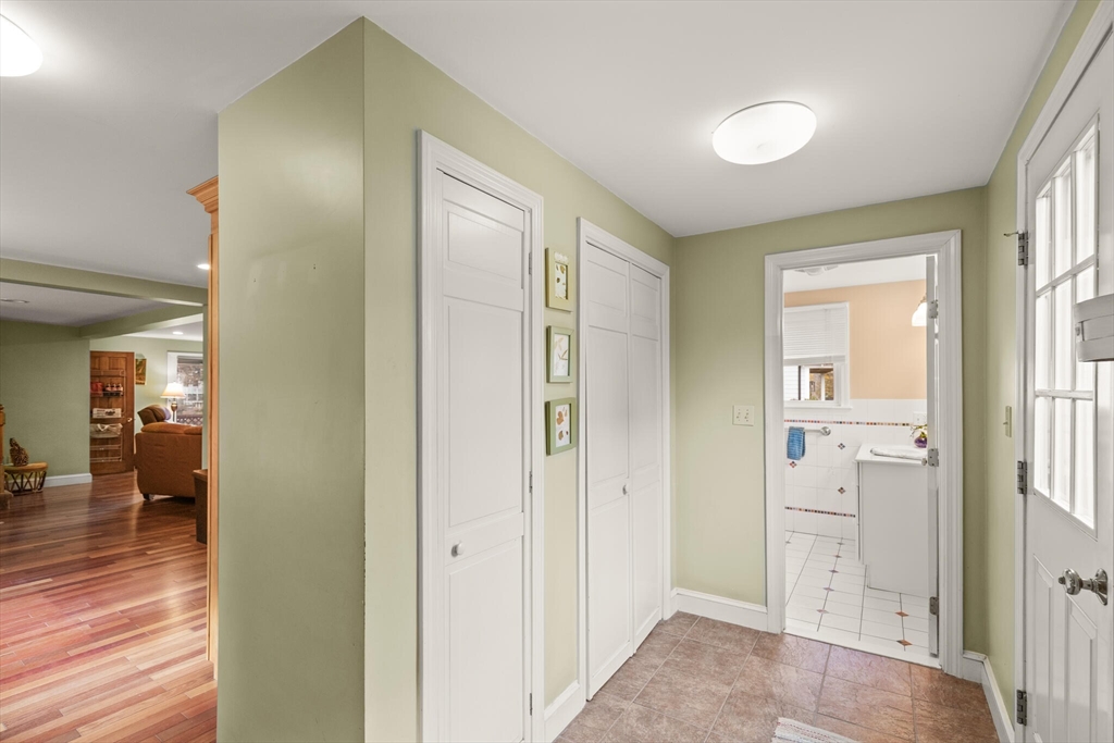 Lynnfield, Massachusetts, 01940, United States, 3 Bedrooms Bedrooms, ,2 BathroomsBathrooms,Residential,For Sale,1987735