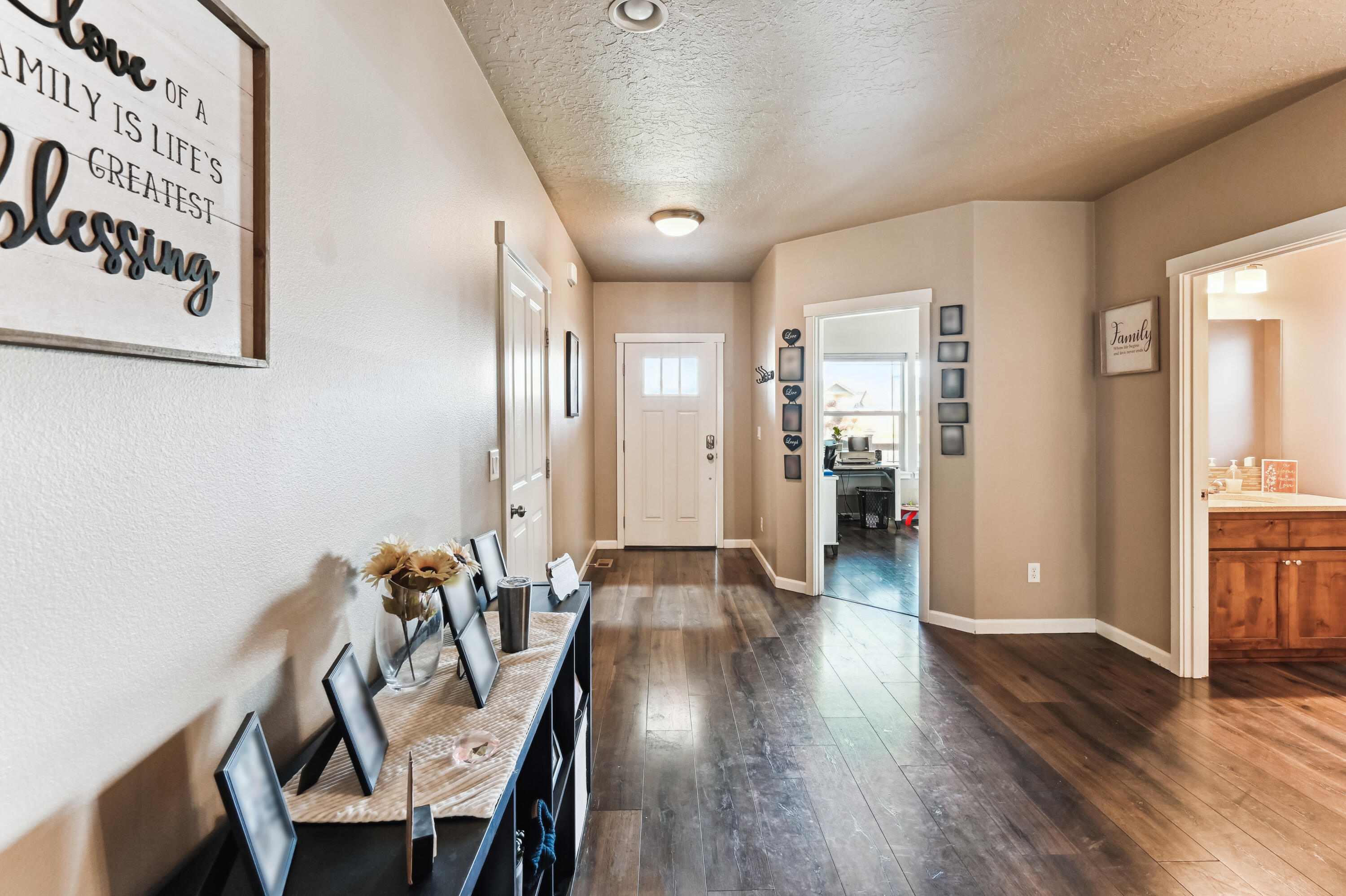 Redmond, Oregon, 97756, United States, 4 Bedrooms Bedrooms, ,3 BathroomsBathrooms,Residential,For Sale,1770354