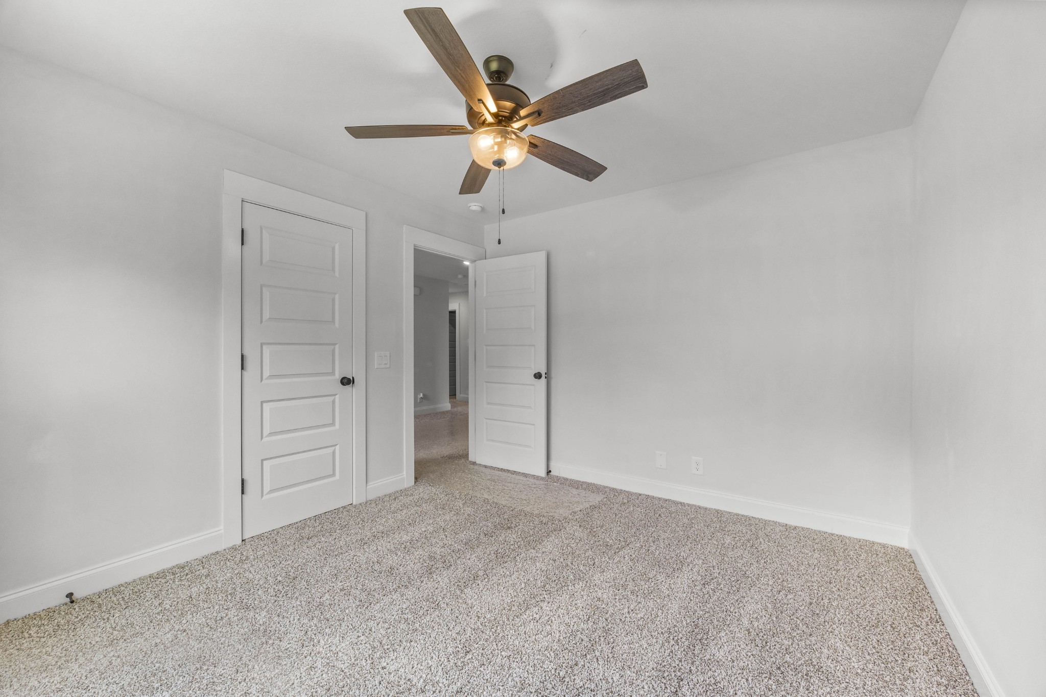 Clarksville, Tennessee, 37040, United States, 4 Bedrooms Bedrooms, ,3 BathroomsBathrooms,Residential,For Sale,1909364