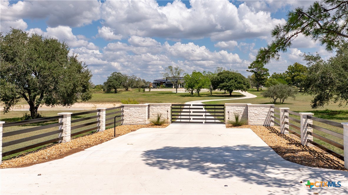 Victoria, Texas, 77904, United States, 4 Bedrooms Bedrooms, ,5 BathroomsBathrooms,Residential,For Sale,1947112