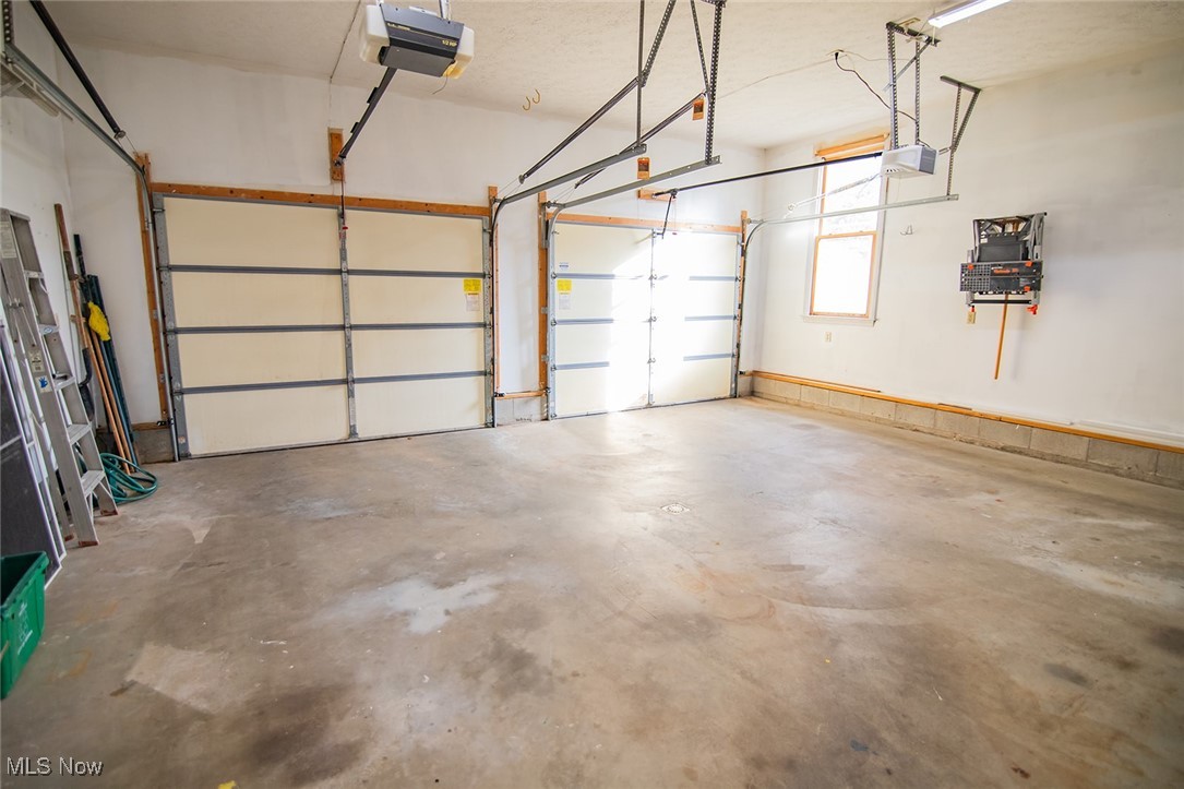 Vienna, West Virginia, 26105, United States, 4 Bedrooms Bedrooms, ,5 BathroomsBathrooms,Residential,For Sale,1987496