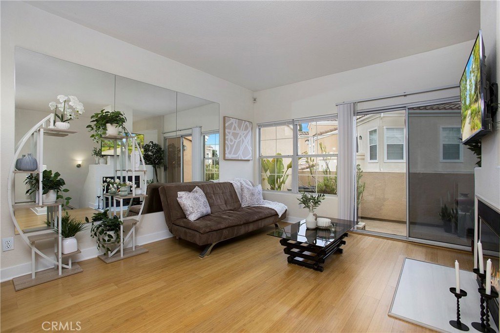 Anaheim, California, 92808, United States, 2 Bedrooms Bedrooms, ,2 BathroomsBathrooms,Residential,For Sale,1917583