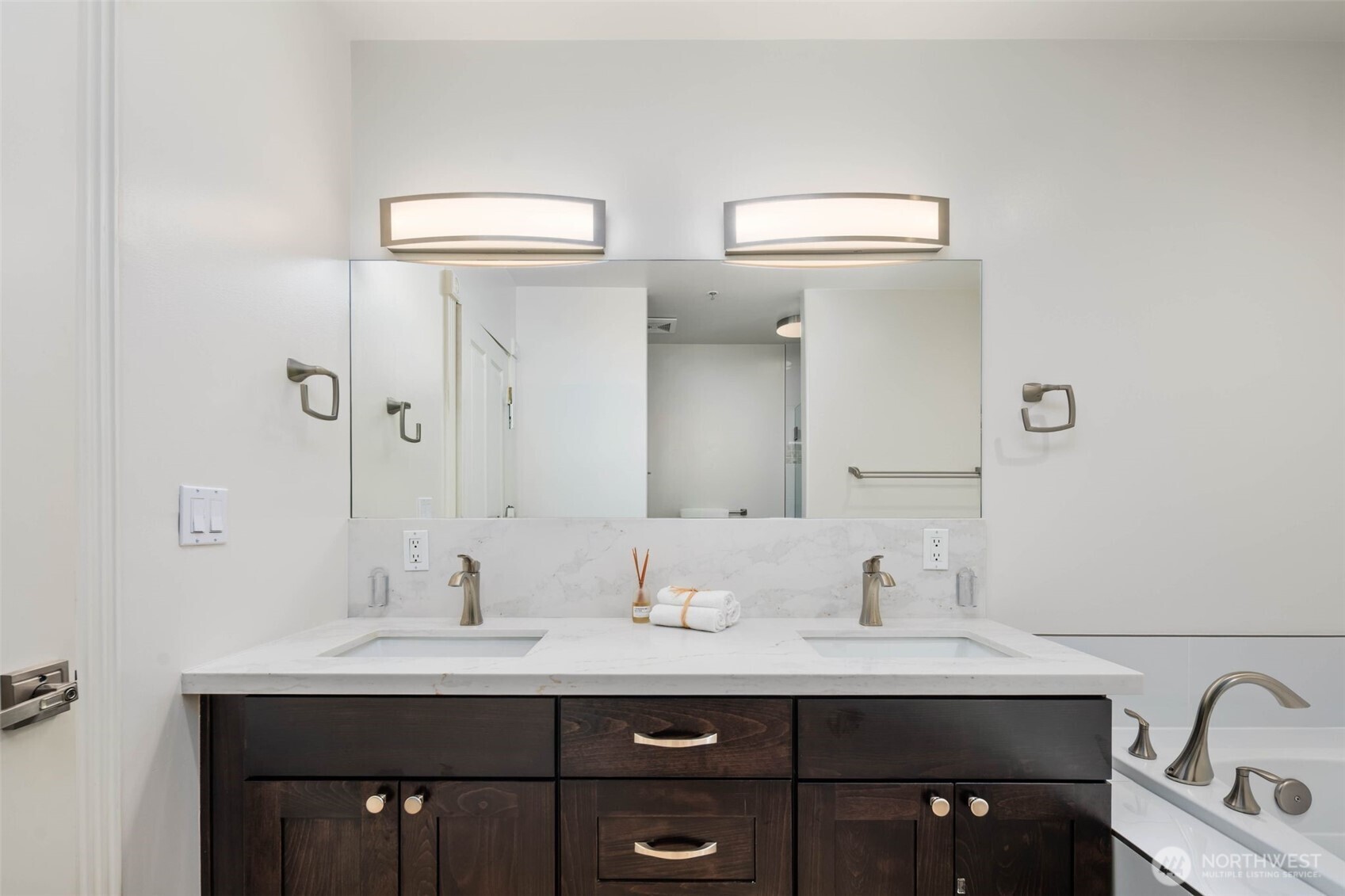 Seattle, Washington, 98116, United States, 2 Bedrooms Bedrooms, ,2 BathroomsBathrooms,Residential,For Sale,1949769