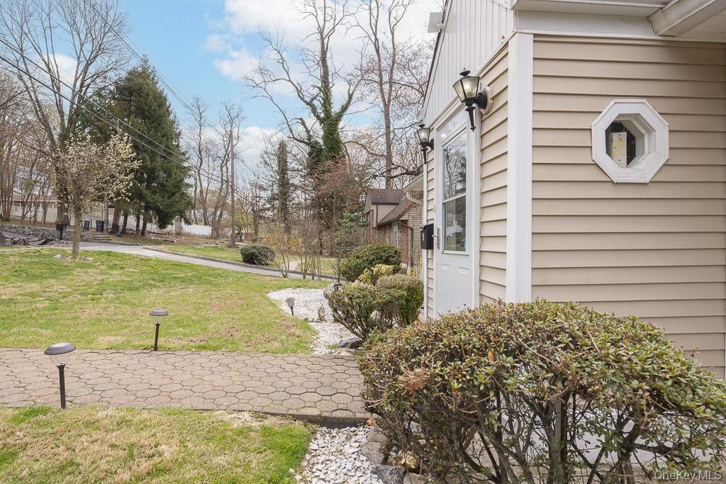 White Plains, New York, 10607, United States, 4 Bedrooms Bedrooms, ,2 BathroomsBathrooms,Residential,For Sale,1986046