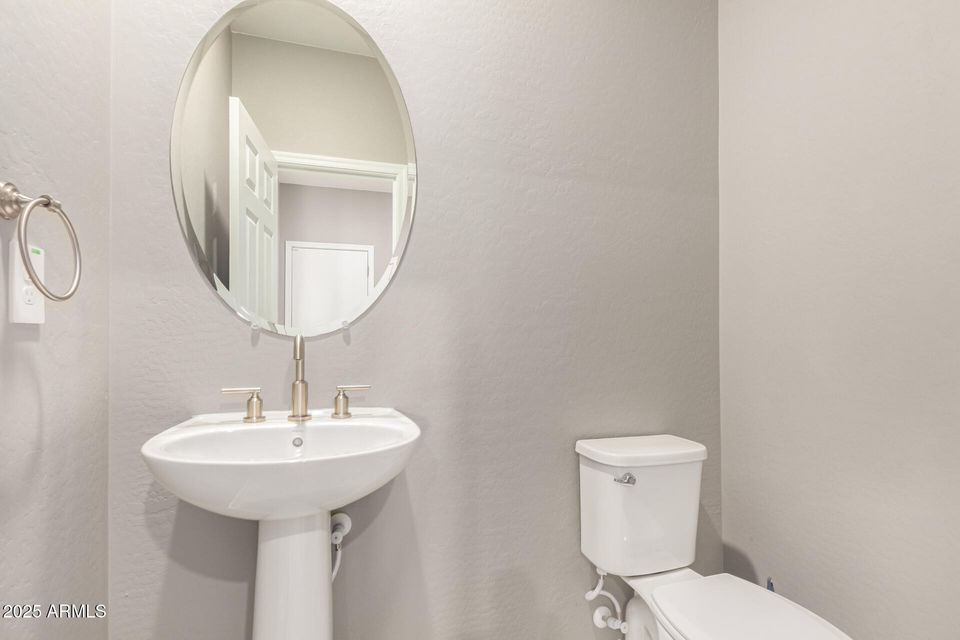 Tolleston, Arizona, 85353, United States, 4 Bedrooms Bedrooms, ,4 BathroomsBathrooms,Residential,For Sale,1975329