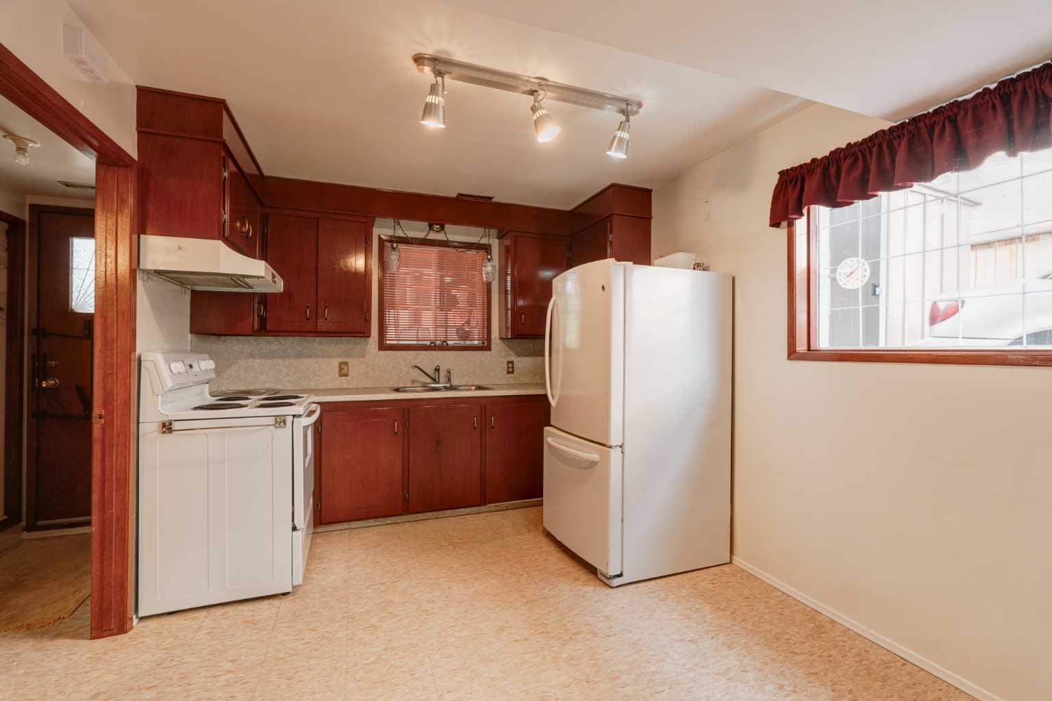 CALGARY, Alberta, T3E 2S7, CA, 3 Bedrooms Bedrooms, ,2 BathroomsBathrooms,Residential,For Sale,1896570