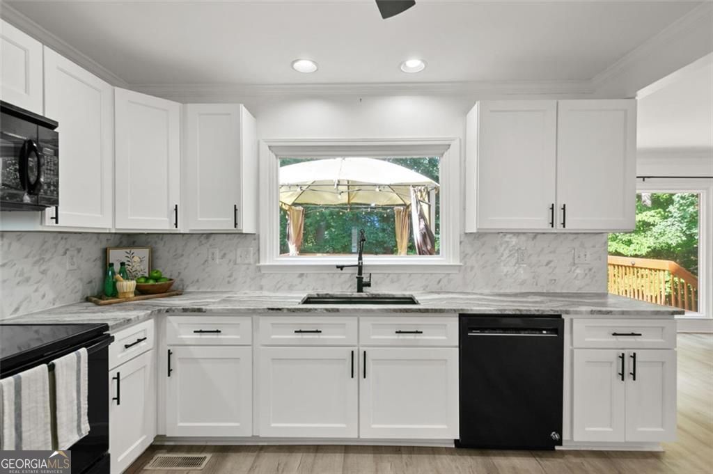 Acworth, Georgia, 30101, United States, 5 Bedrooms Bedrooms, ,4 BathroomsBathrooms,Residential,For Sale,1959497