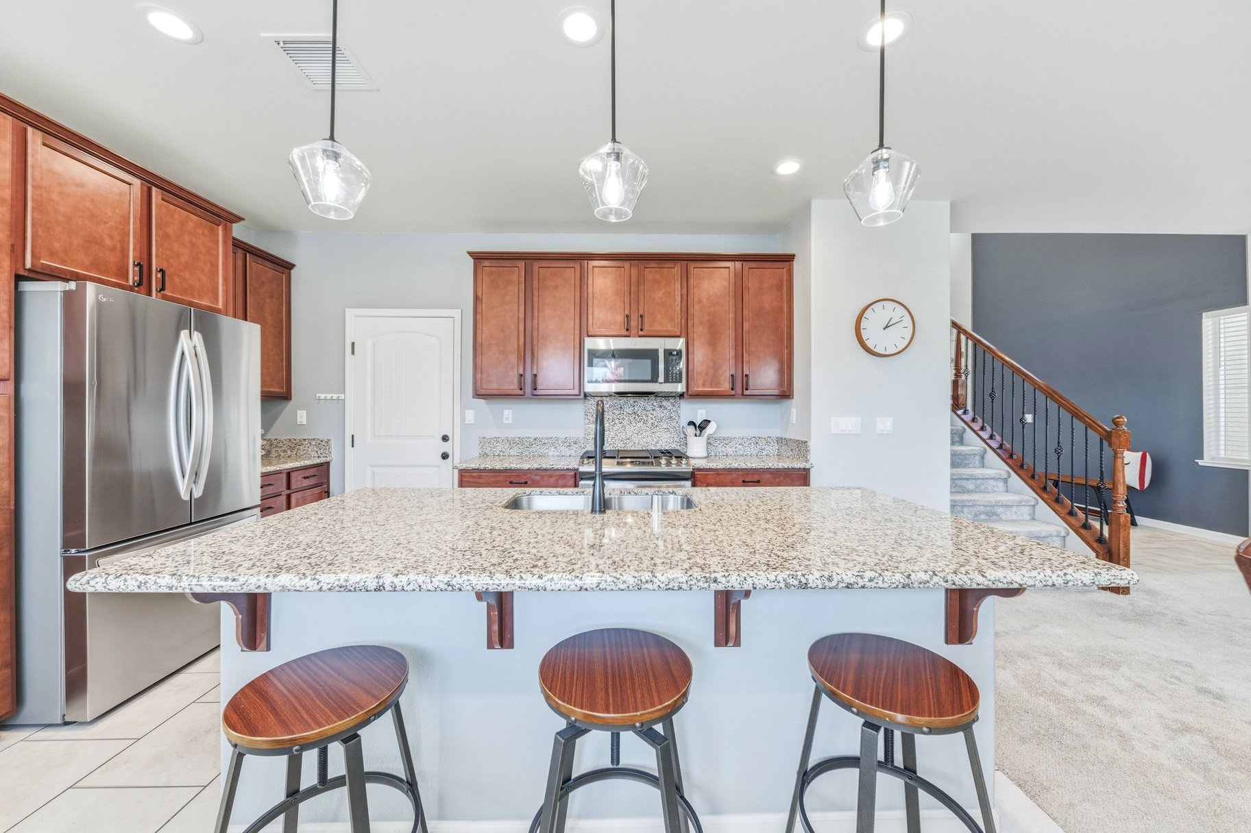  Turn-Key Home Close to Parks, Shopping & Trails - 物件實景