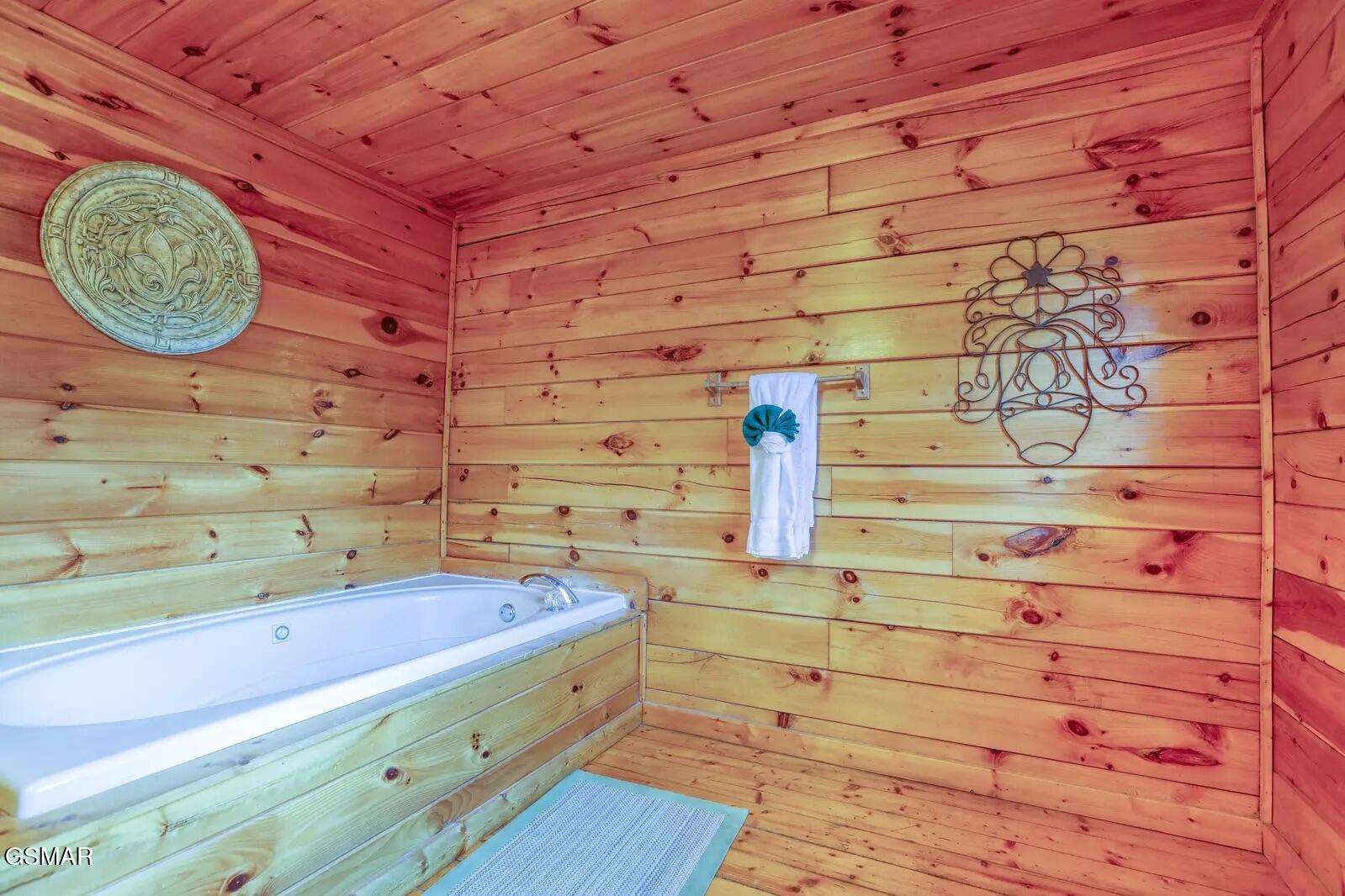 Sevierville, Tennessee, 37876, United States, 1 Bedroom Bedrooms, ,2 BathroomsBathrooms,Residential,For Sale,2005093