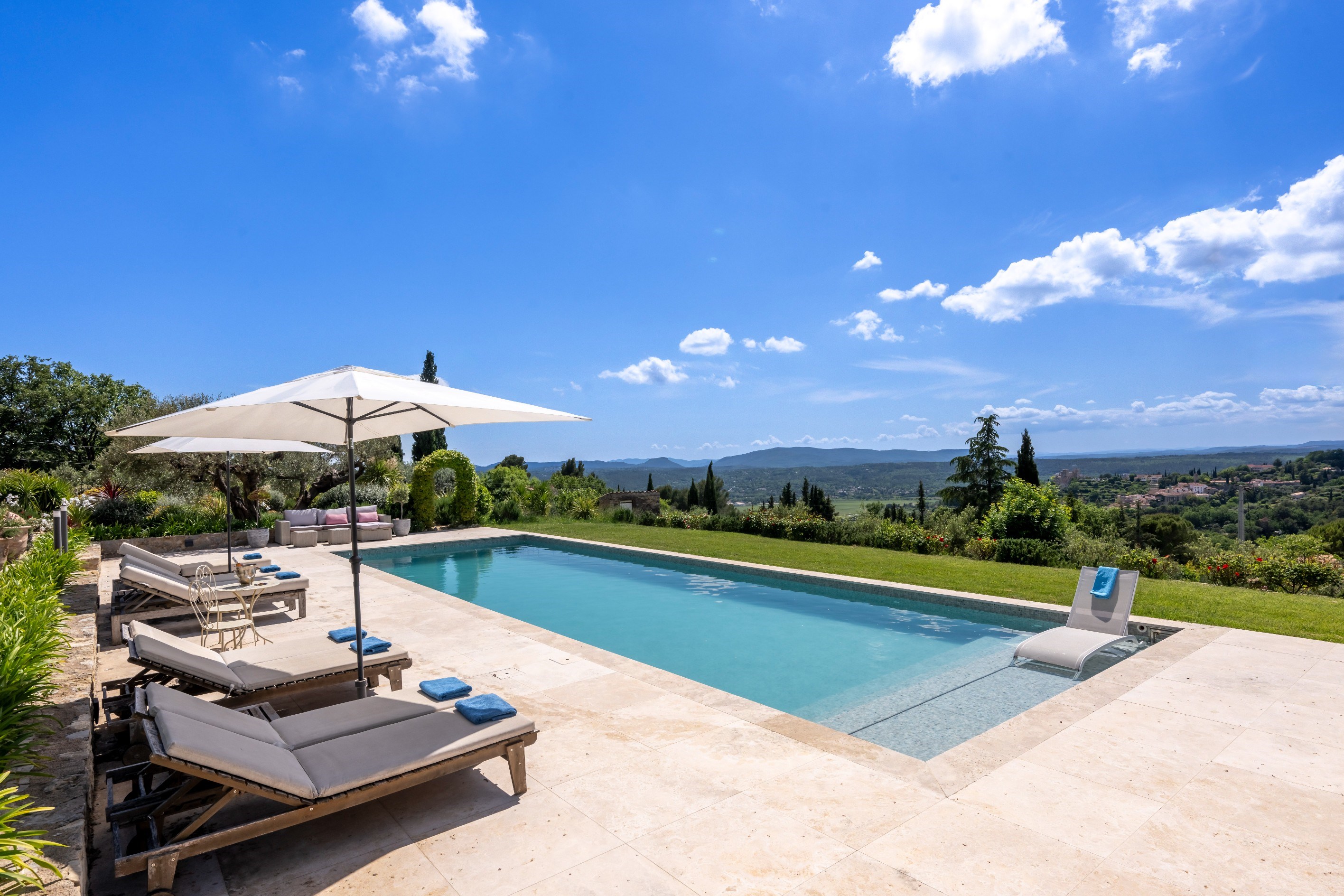  Exquisite stone bastide with panoramic views near Terre Blanche golf in Tourret… - 物件實景