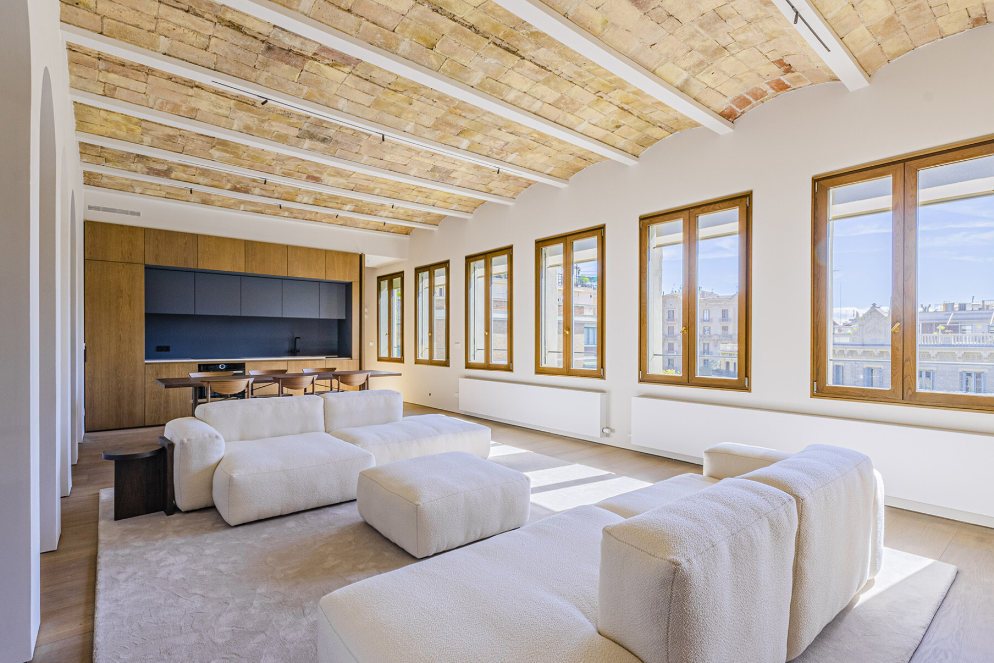  Stunning renovated property with panoramic views and abundant natural light - 物件實景